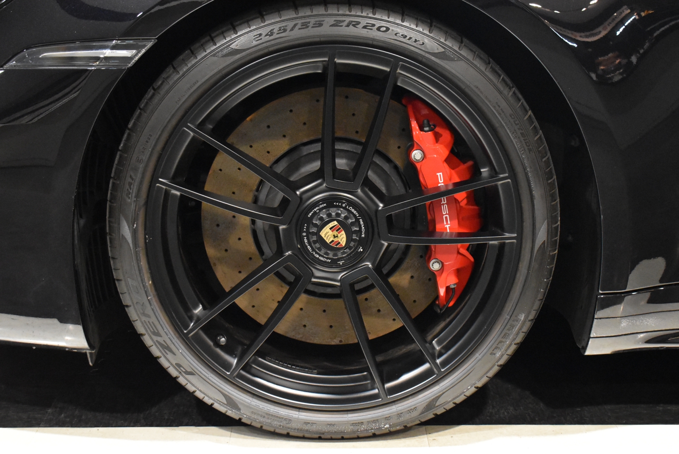 ポルシェ　911　992.1　GTS　ブルメスターオーディオ　ジェットブラック　レザーシート　ボンド大阪　ボンドカーズ　ボンドグループ