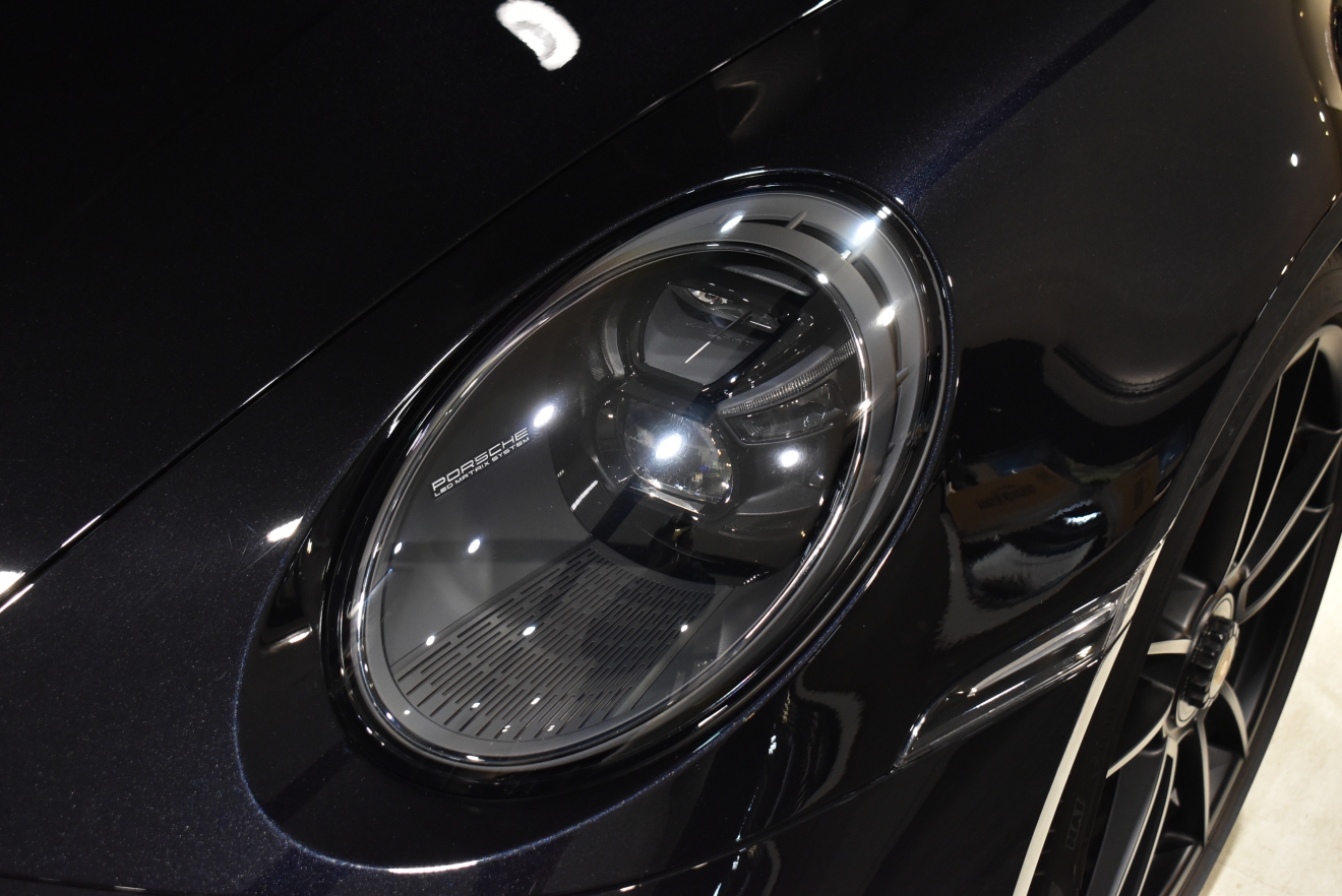 ポルシェ　911　992.1　GTS　ブルメスターオーディオ　ジェットブラック　レザーシート　ボンド大阪　ボンドカーズ　ボンドグループ