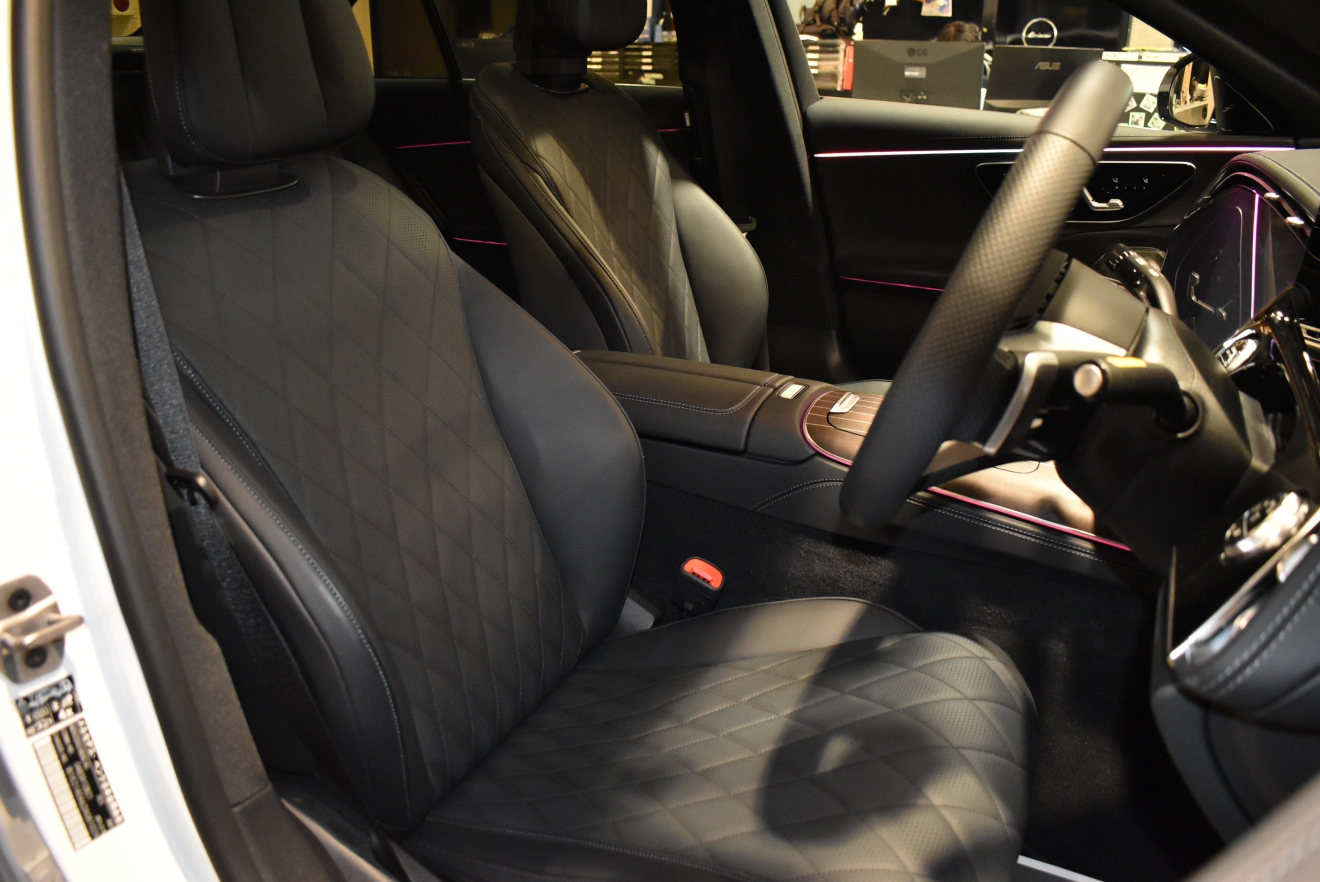 メルセデスベンツ　Eクラス　E300　AMGライン　レザーエクスクルーシブPKG　新着入庫車両　bond大阪　ボンドカーズ　ボンドグループ