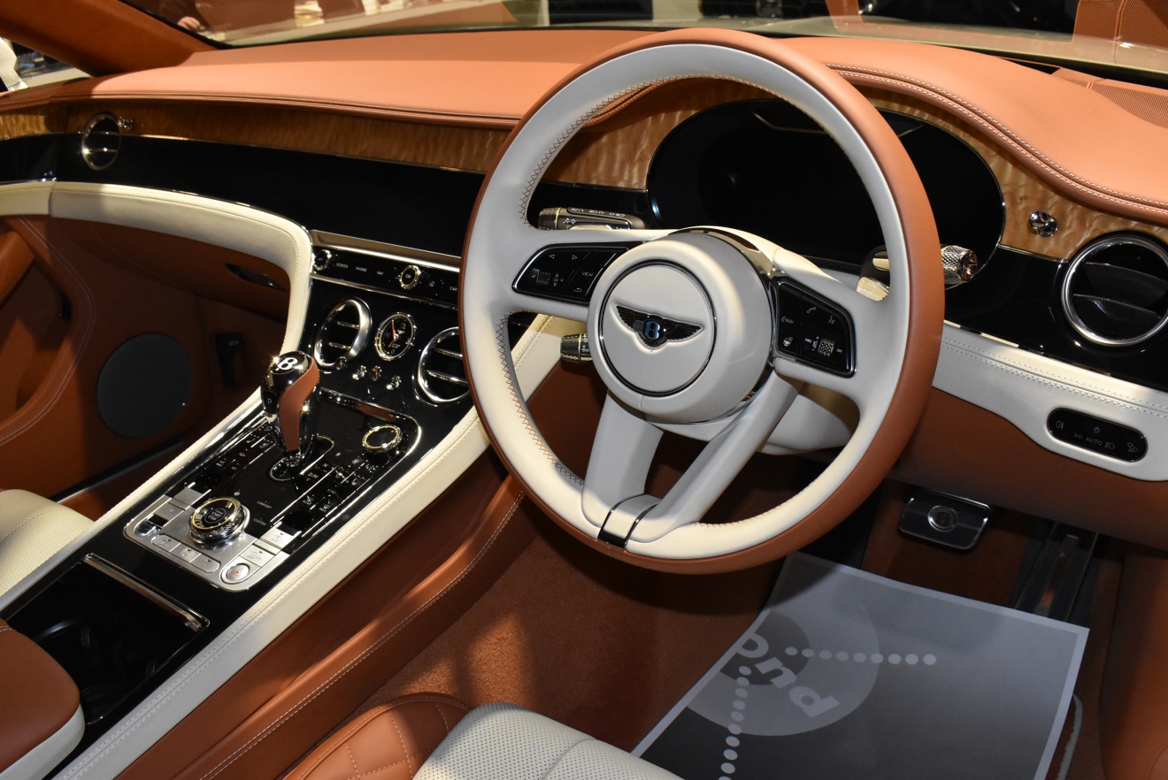 ベントレー　コンチネンタルGT　W12　マリナードライブスペック　　　 シティースペック　ツーリングスペック　パノラマガラスルーフ　ローディングディスプレイ　新着入庫車両　bond大阪　ボンドカーズ　ボンドグループ