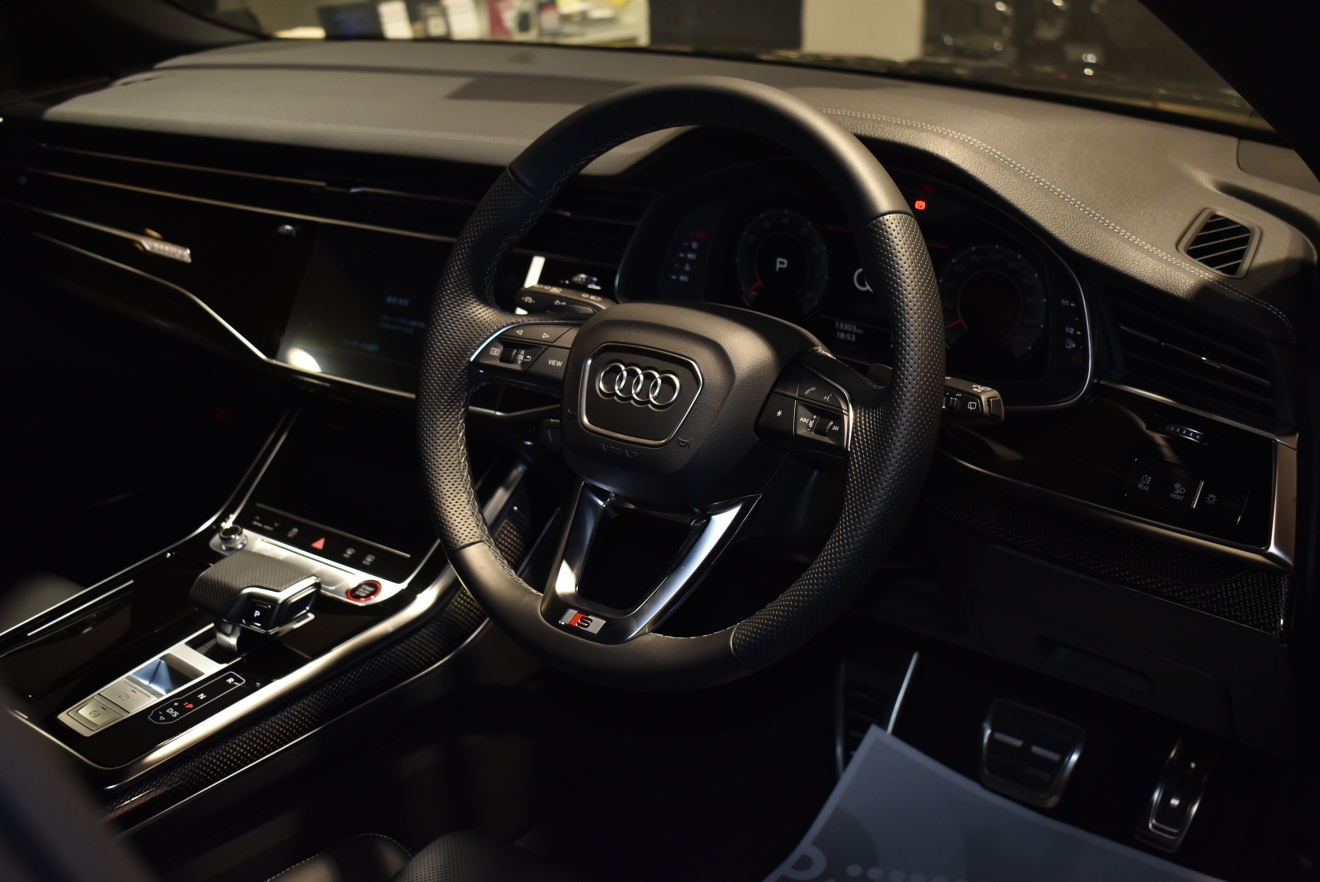アウディ SQ8 ブラックスタイリングパッケージ 23インチAW レザーパッケージ 新着入庫車両 ボンドカーズ ボンド大阪 ボンドグループ