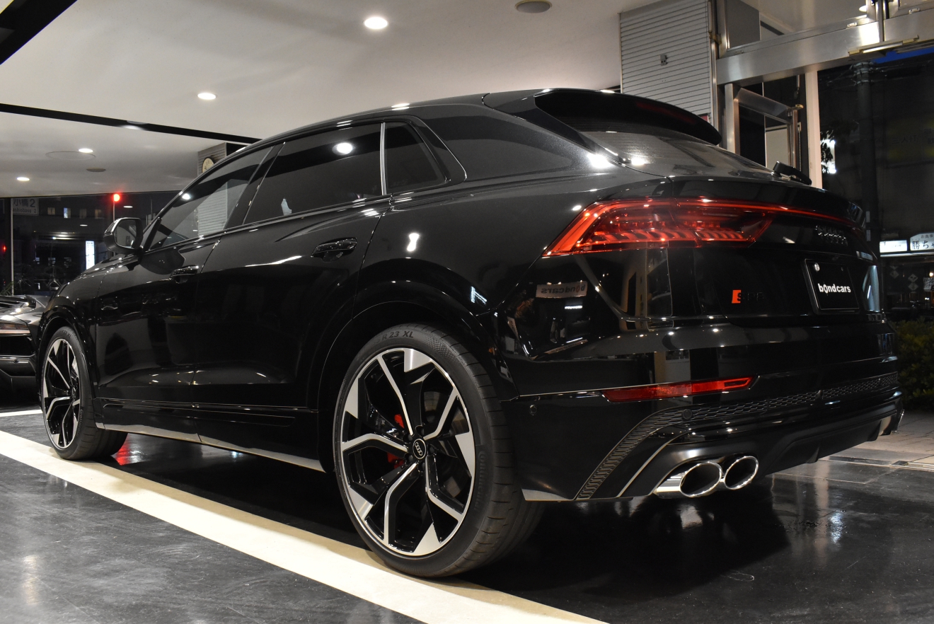 アウディ SQ8 ブラックスタイリングパッケージ 23インチAW レザーパッケージ 新着入庫車両 ボンドカーズ ボンド大阪 ボンドグループ