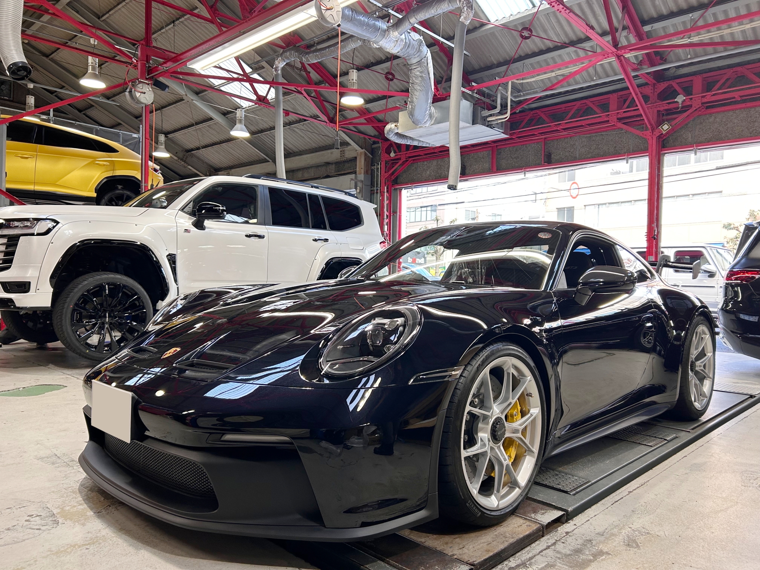 ポルシェ 992 GT3 ホイールペイント RECARO リアウィング取り外し