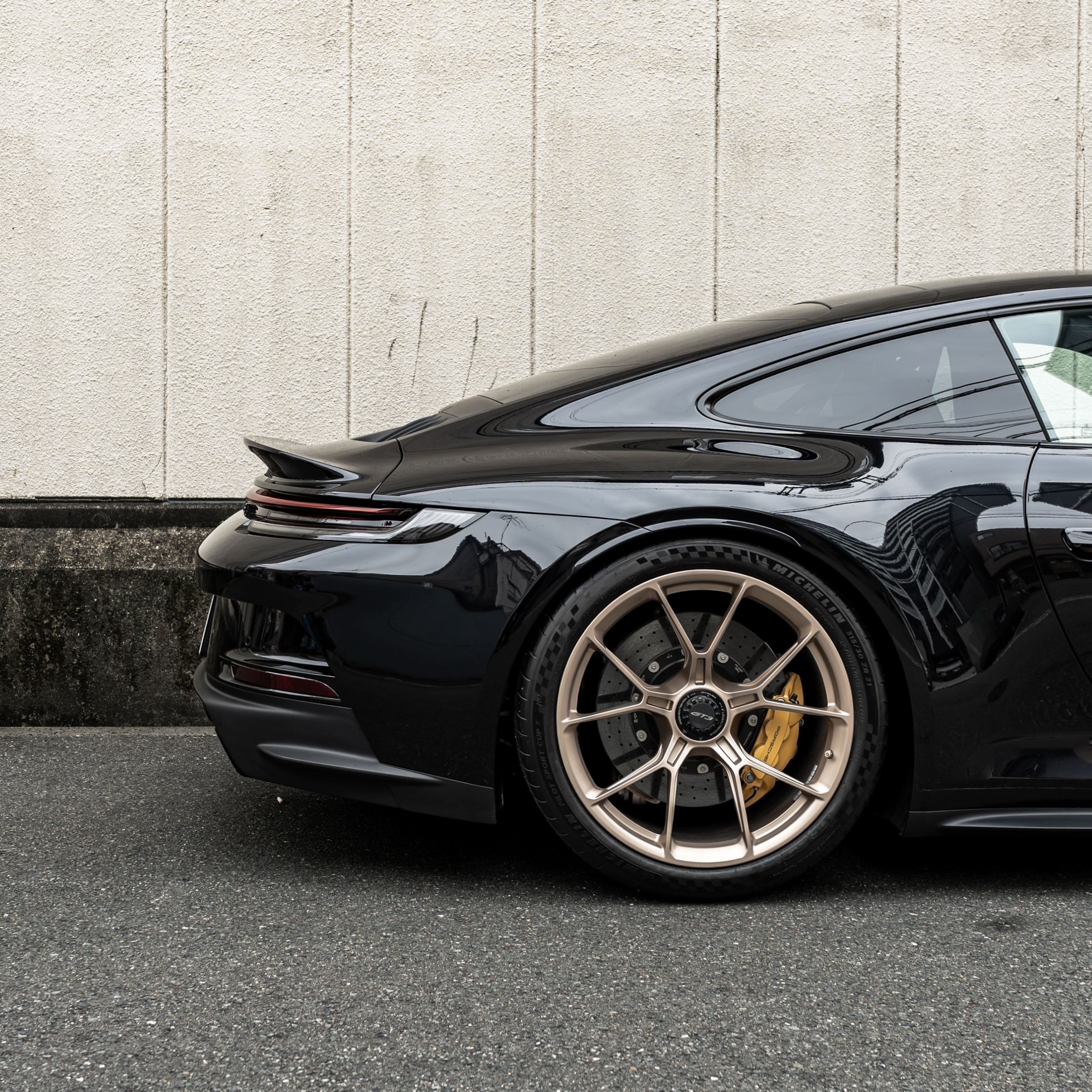 ポルシェ 992 GT3 リアウィング取り外し