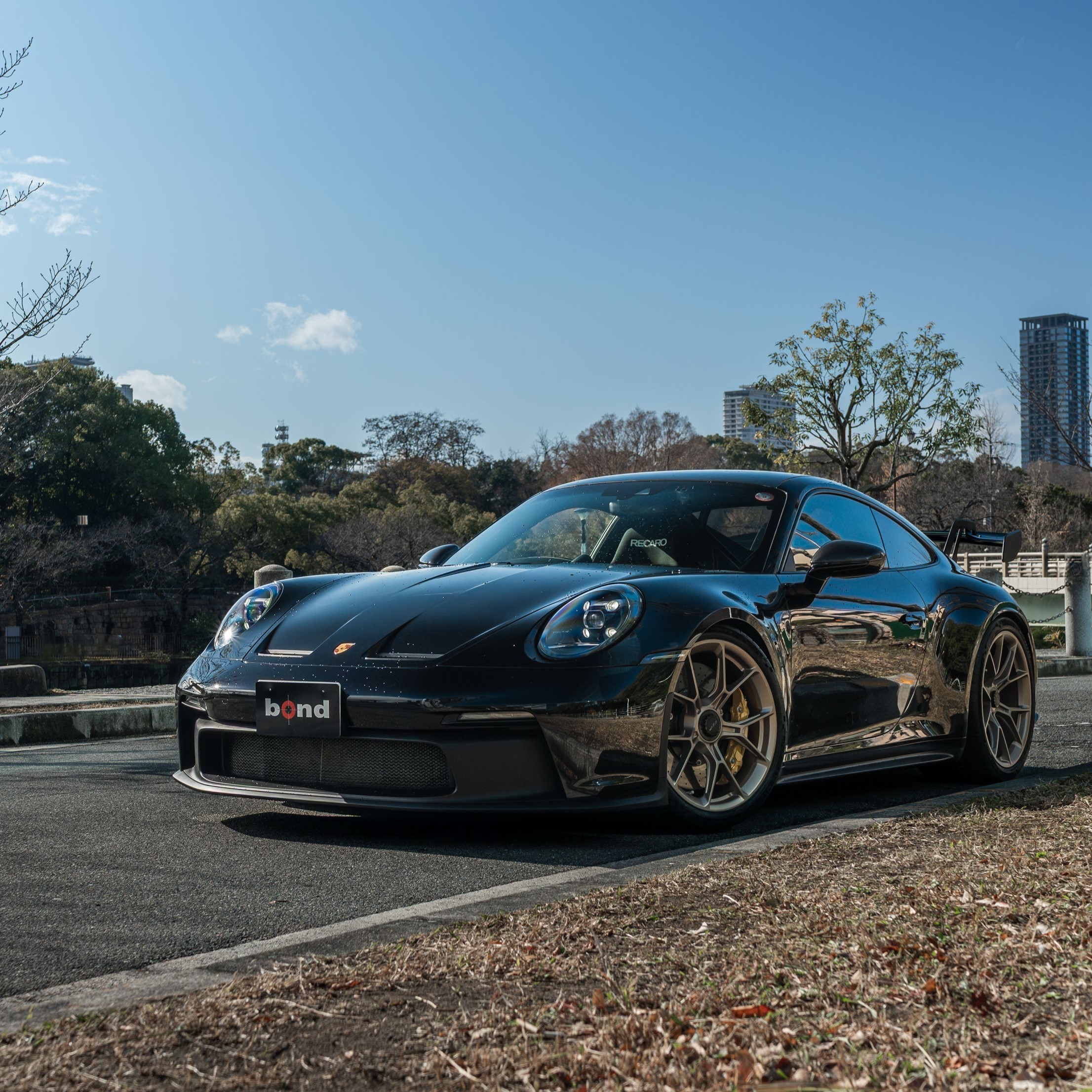 ポルシェ 992 GT3 ホイールペイント RECARO リアウィング取り外し
