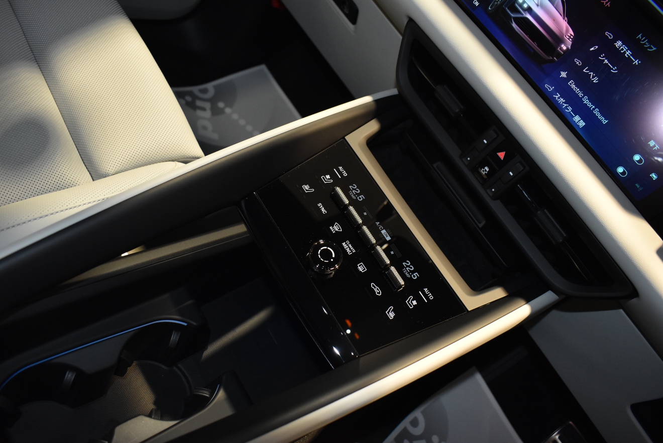 ポルシェ Macan Turbo Electric 電気自動車 22インチAW BOSEサウンド ワンオーナー 新着入庫車両 ボンド大阪 ボンドカーズ ボンドグループ