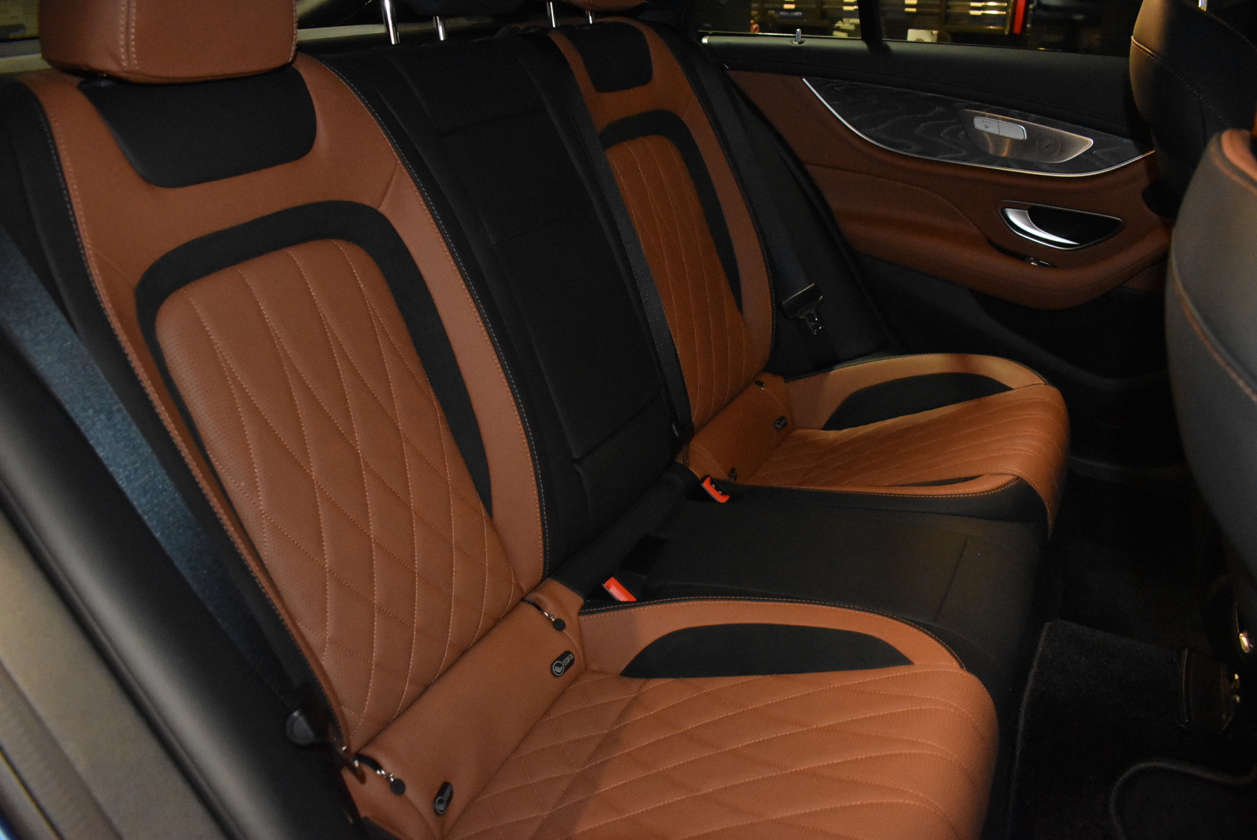 AMG GT53 4Dクーペ AMGダイナミックパッケージ サンルーフ フルレザー仕様(ダイヤモンドステッチ入り) スペクトラルブルーマグノ