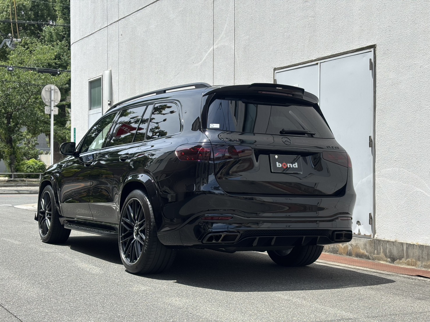 メルセデスAMG　GLS63　ブラックアウト　BRABUS　AKRAPOVICマフラー
カスタム　プロテクション　ナイトパッケージ　ボンド大阪　ボンドカーズ　ボンドグループ