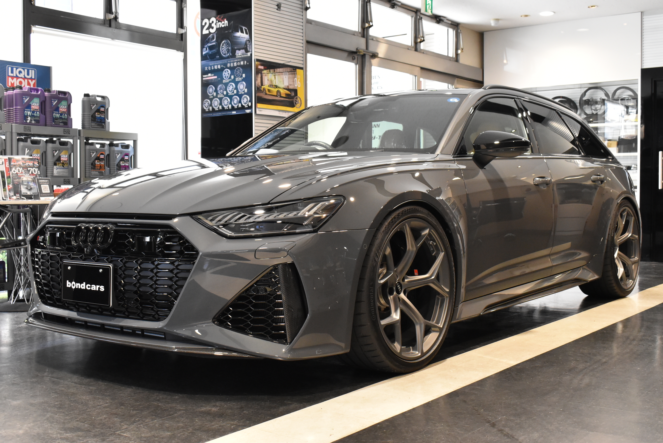 AUDI RS6パフォーマンス　ワンオーナー RSスポーツエキゾースト パノラマサンルーフ デコラティブパネルカーボンツイル ヘッドライニングダイナミカブラック バング&オルフセンサウンドシステム 5Yスポーク22AW カーボン/グロスブラックスタイリングPKG プライバシーガラス ロワリングモジュール スペーサー MANSORYスポイラー