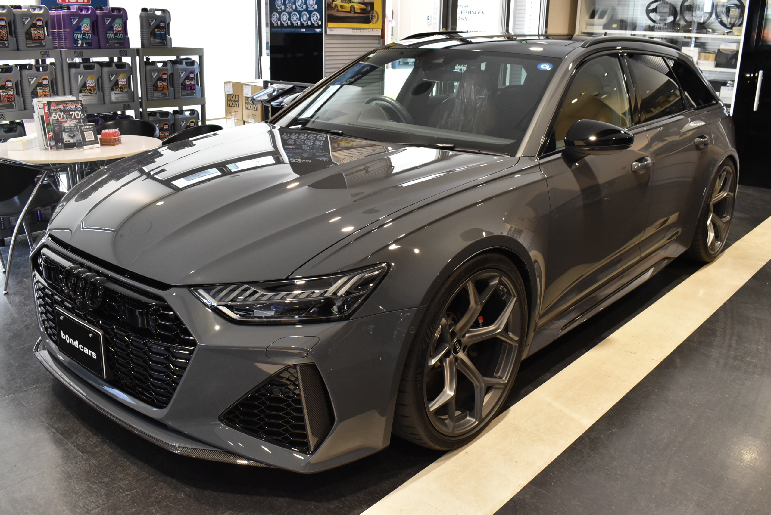 AUDI RS6パフォーマンス　ワンオーナー RSスポーツエキゾースト パノラマサンルーフ デコラティブパネルカーボンツイル ヘッドライニングダイナミカブラック バング&オルフセンサウンドシステム 5Yスポーク22AW カーボン/グロスブラックスタイリングPKG プライバシーガラス ロワリングモジュール スペーサー MANSORYスポイラー
