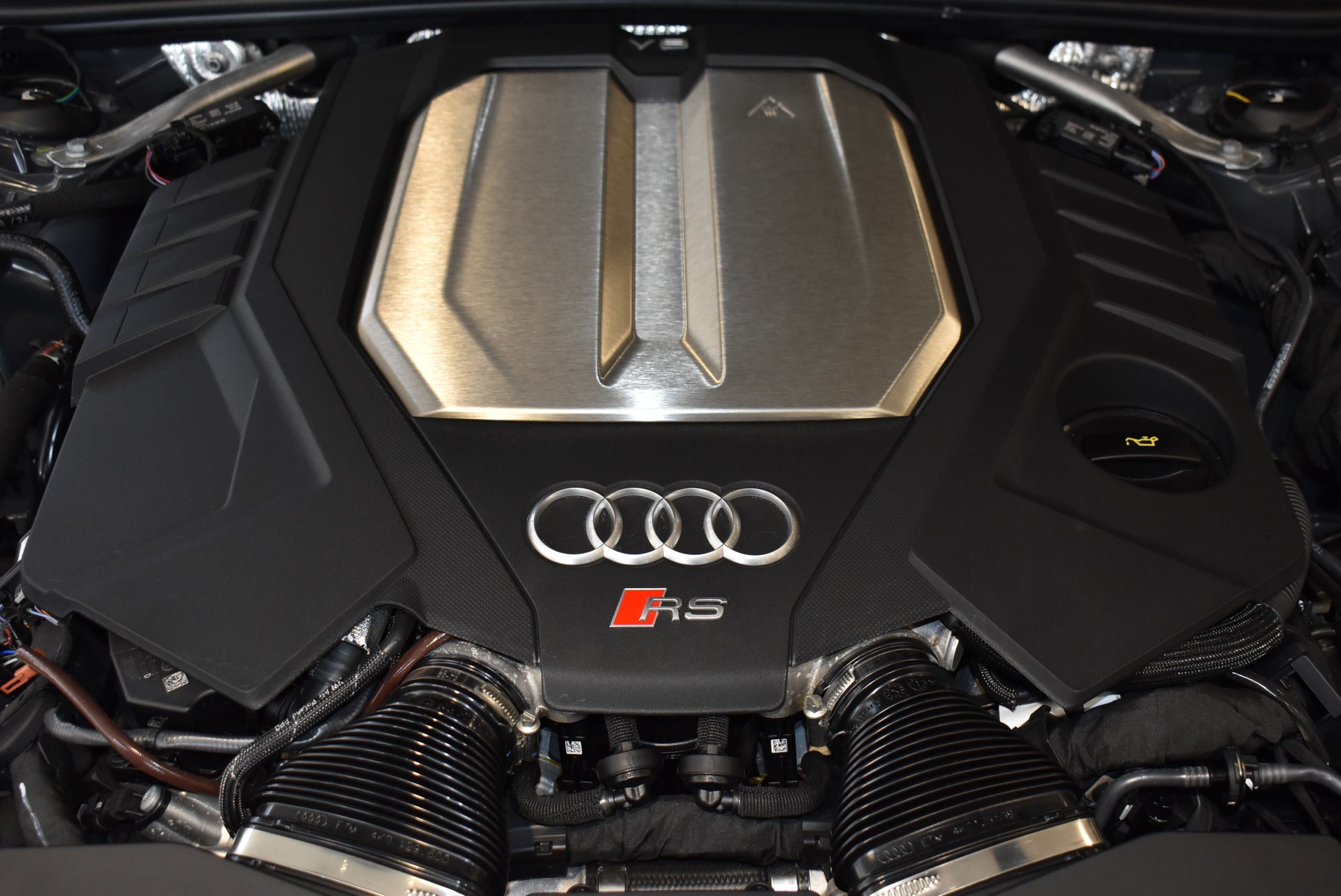 AUDI RS6パフォーマンス　ワンオーナー RSスポーツエキゾースト パノラマサンルーフ デコラティブパネルカーボンツイル ヘッドライニングダイナミカブラック バング&オルフセンサウンドシステム 5Yスポーク22AW カーボン/グロスブラックスタイリングPKG プライバシーガラス ロワリングモジュール スペーサー MANSORYスポイラー