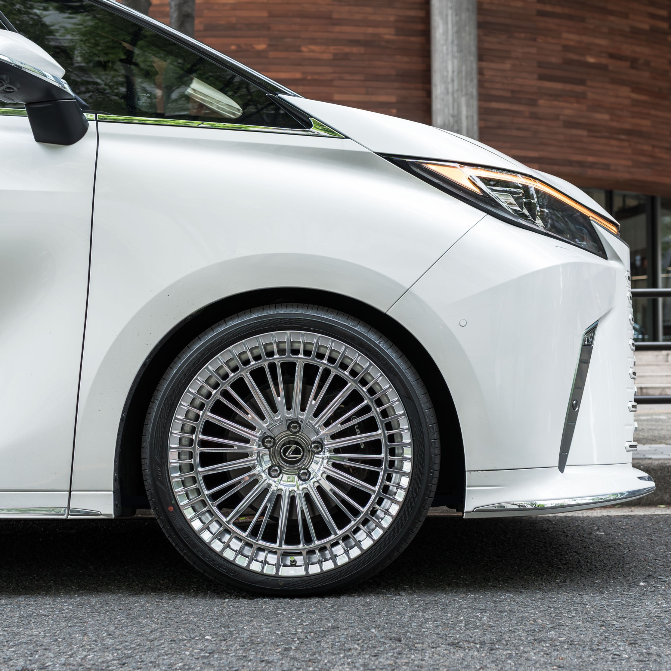 LEXUS　LM　ホイール交換　カスタム　HAWKE forged