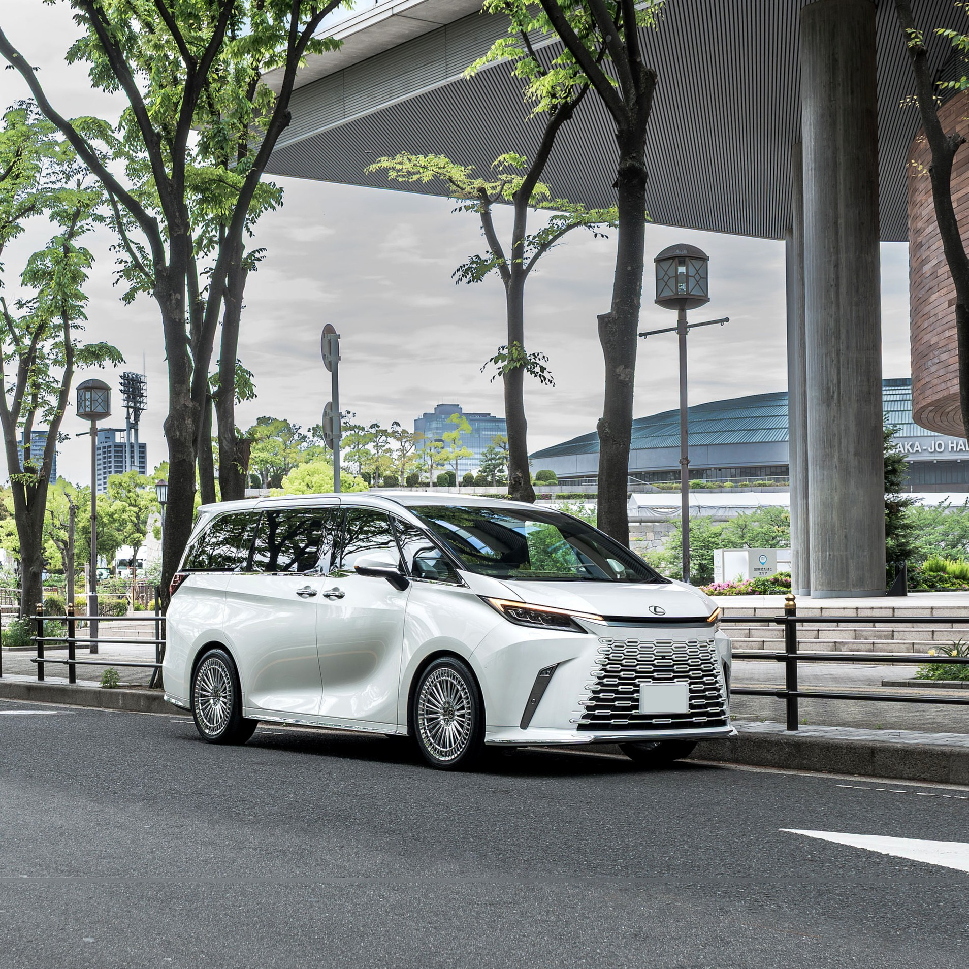 LEXUS　LM　ホイール交換　カスタム　HAWKE forged