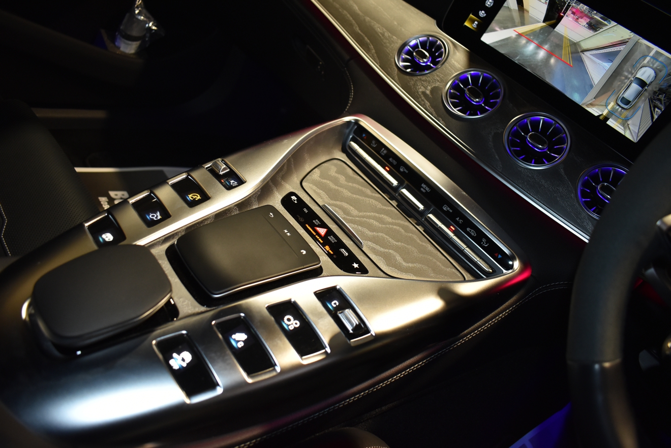 メルセデスAMG　GT53　AMGダイナミックプラスパッケージ
フルレザー仕様　パノラマガラスルーフ　リアアクスルステアリング　AMGパフォーマンス　NEWPRICE　ボンド大阪　ボンドカーズ　ボンドグループ
