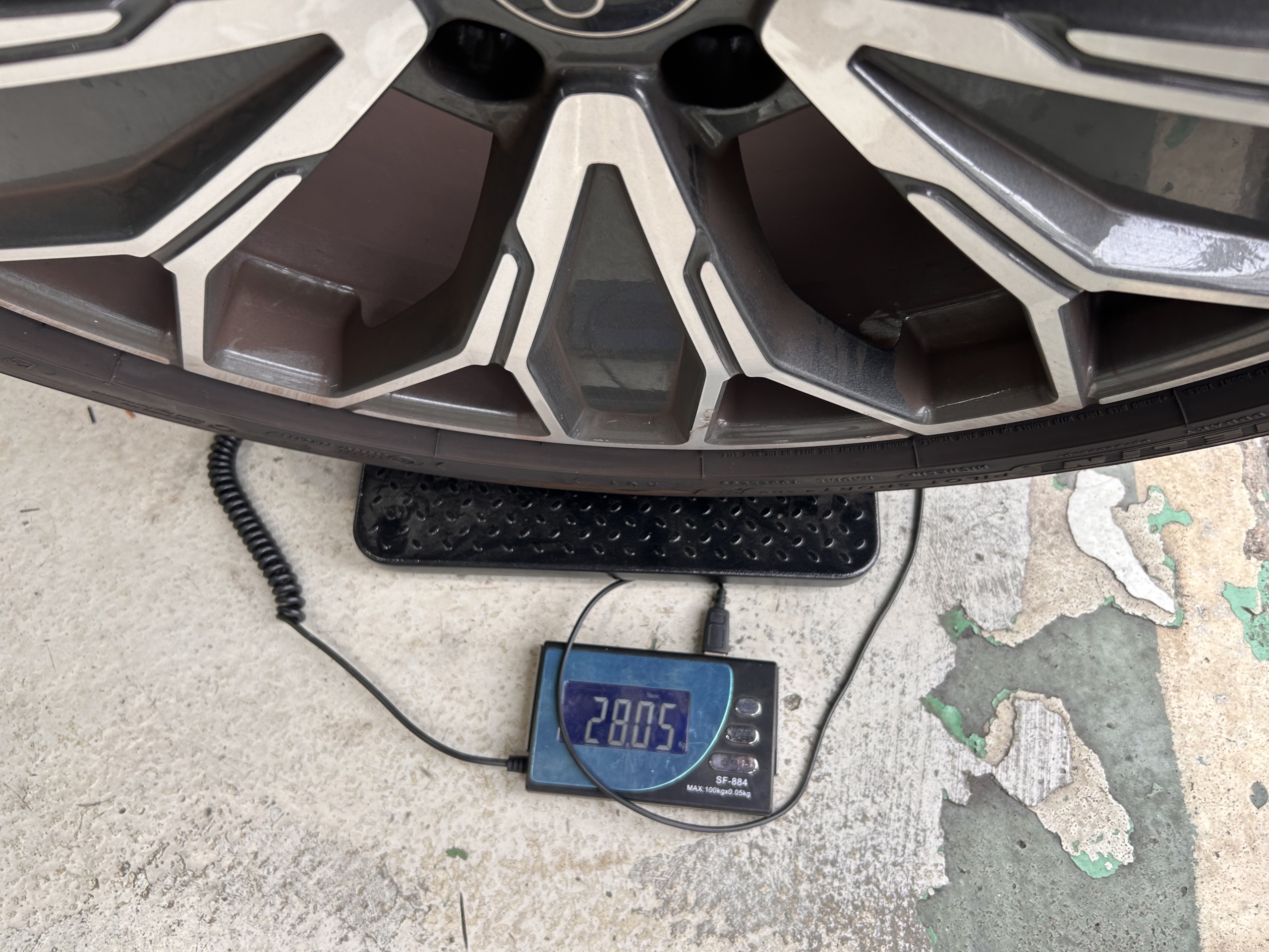 アウディ　新型　GU SQ5 カスタム　22インチ BC FORGED ローダウン