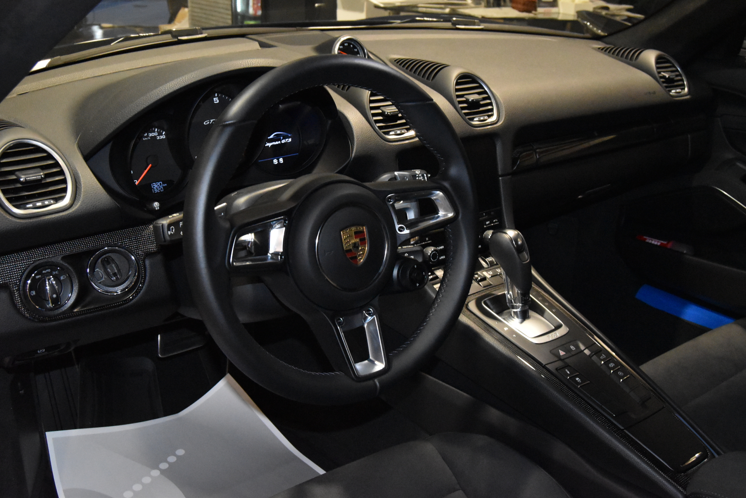 718ケイマン GTS 4.0 パワーステアリングプラス GTスポーツステアリング オートエアコン シートヒーター スモーカーパッケージ フロアマット カーボンインテリアPKG LEDヘッドライト(PDLS+) グレートップウィンドウスクリーン レーンチェンジアシスト