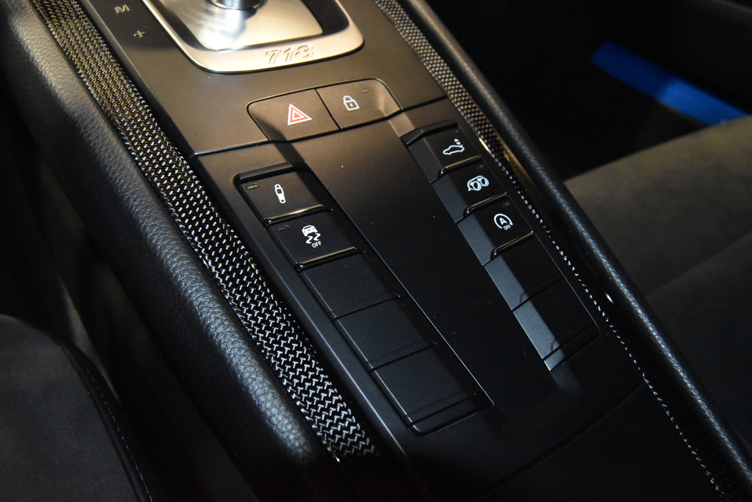 718ケイマン GTS 4.0 パワーステアリングプラス GTスポーツステアリング オートエアコン シートヒーター スモーカーパッケージ フロアマット カーボンインテリアPKG LEDヘッドライト(PDLS+) グレートップウィンドウスクリーン レーンチェンジアシスト