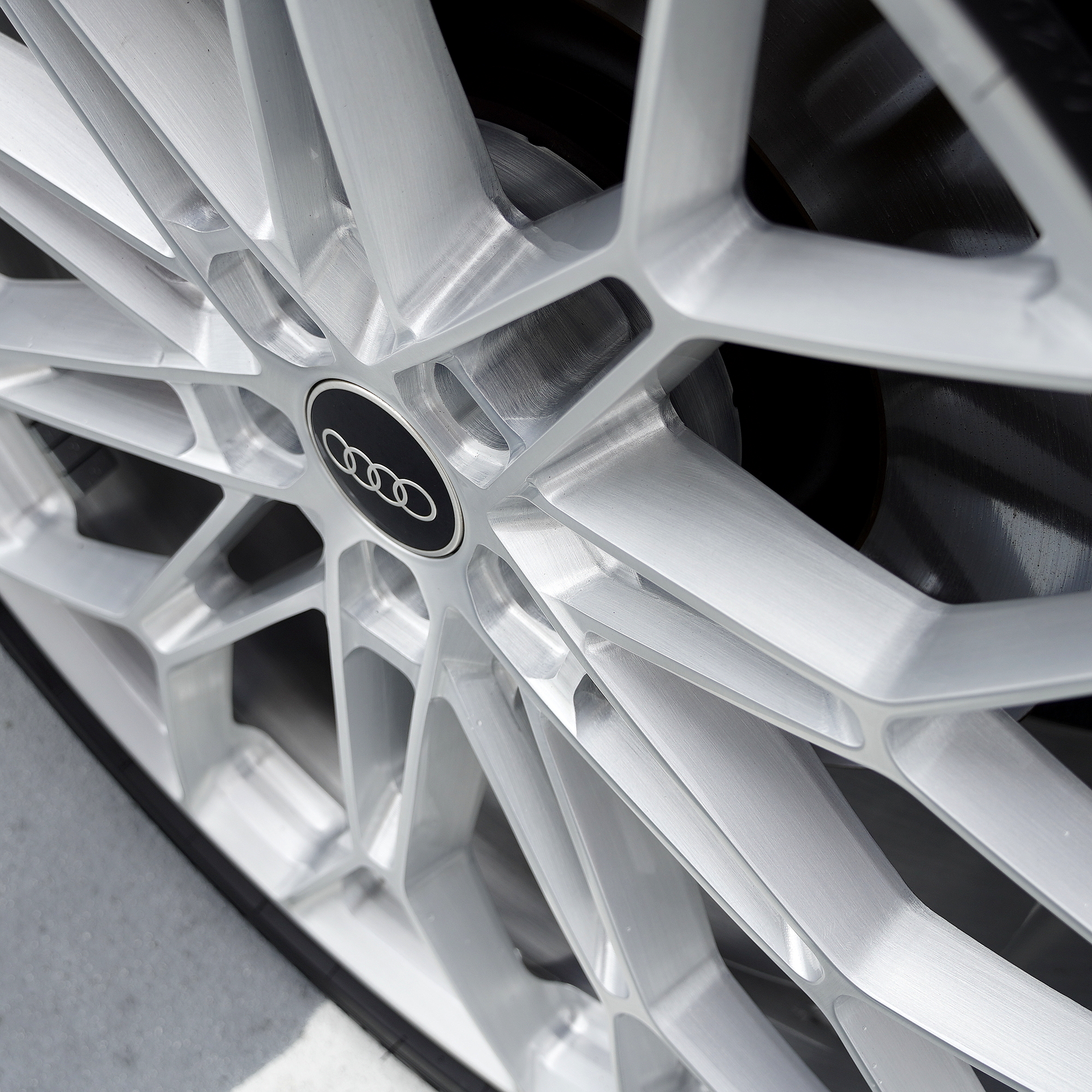 アウディ　新型　GU SQ5 カスタム BC FORGED ローダウン