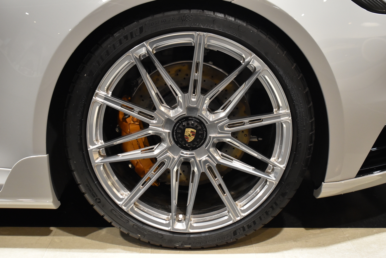 911 Carrera GTS Cabriolet (type 992.1) クレヨン TECHARTエアロ BC Forgedアルミ 地デジ ACC LEDヘッドライト BOSEサウンドシステム シートヒーター&ベンチレーション スポーツクロノ&エグゾースト bond大阪 ボンドカーズ ボンドグループ