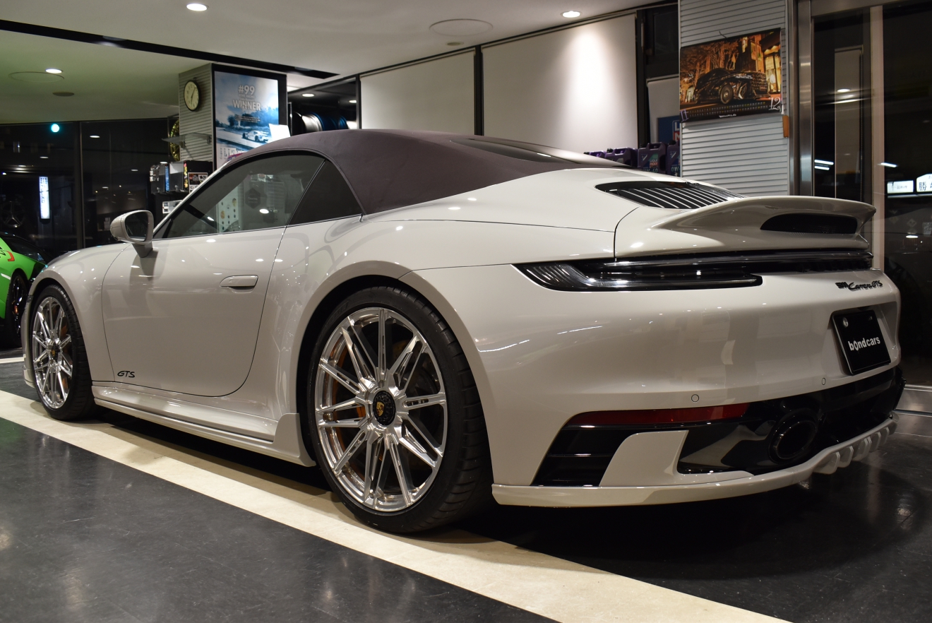 911 Carrera GTS Cabriolet (type 992.1) クレヨン TECHARTエアロ BC Forgedアルミ 地デジ ACC LEDヘッドライト BOSEサウンドシステム シートヒーター&ベンチレーション スポーツクロノ&エグゾースト bond大阪 ボンドカーズ ボンドグループ