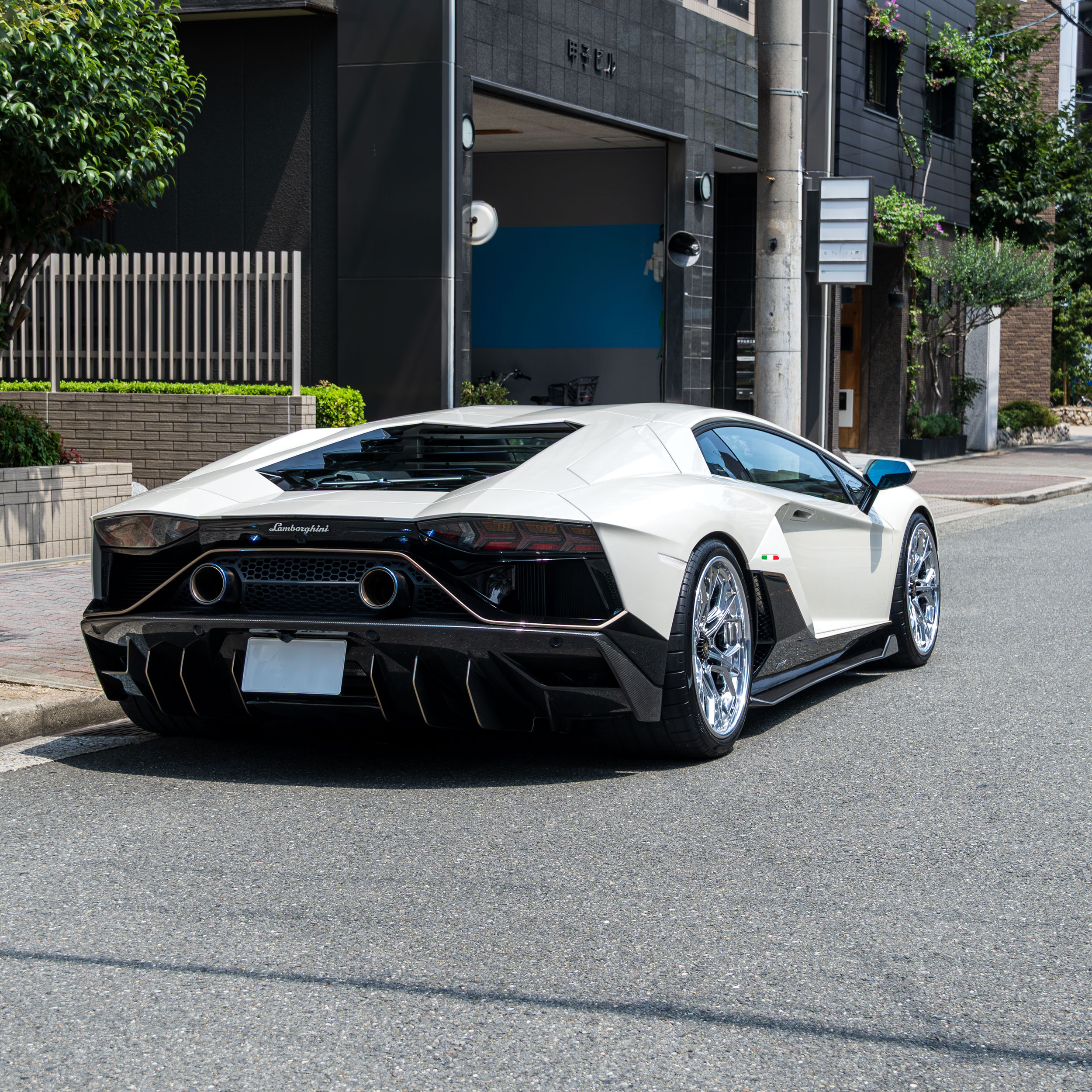 Aventador Ultimae × AL13wheels R140.6