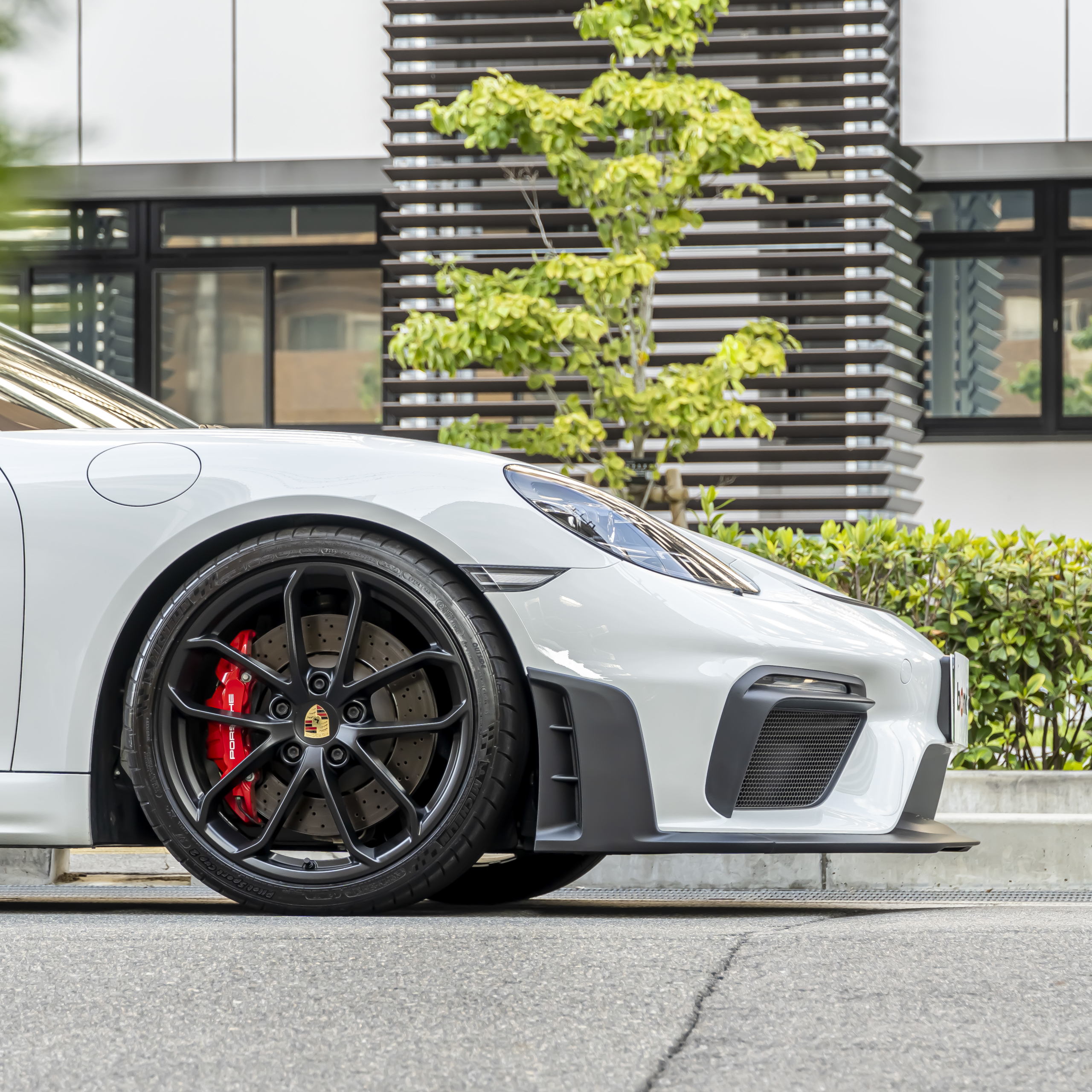 Porsche 718 Spiderをグレードアップ!! ボンド大阪
