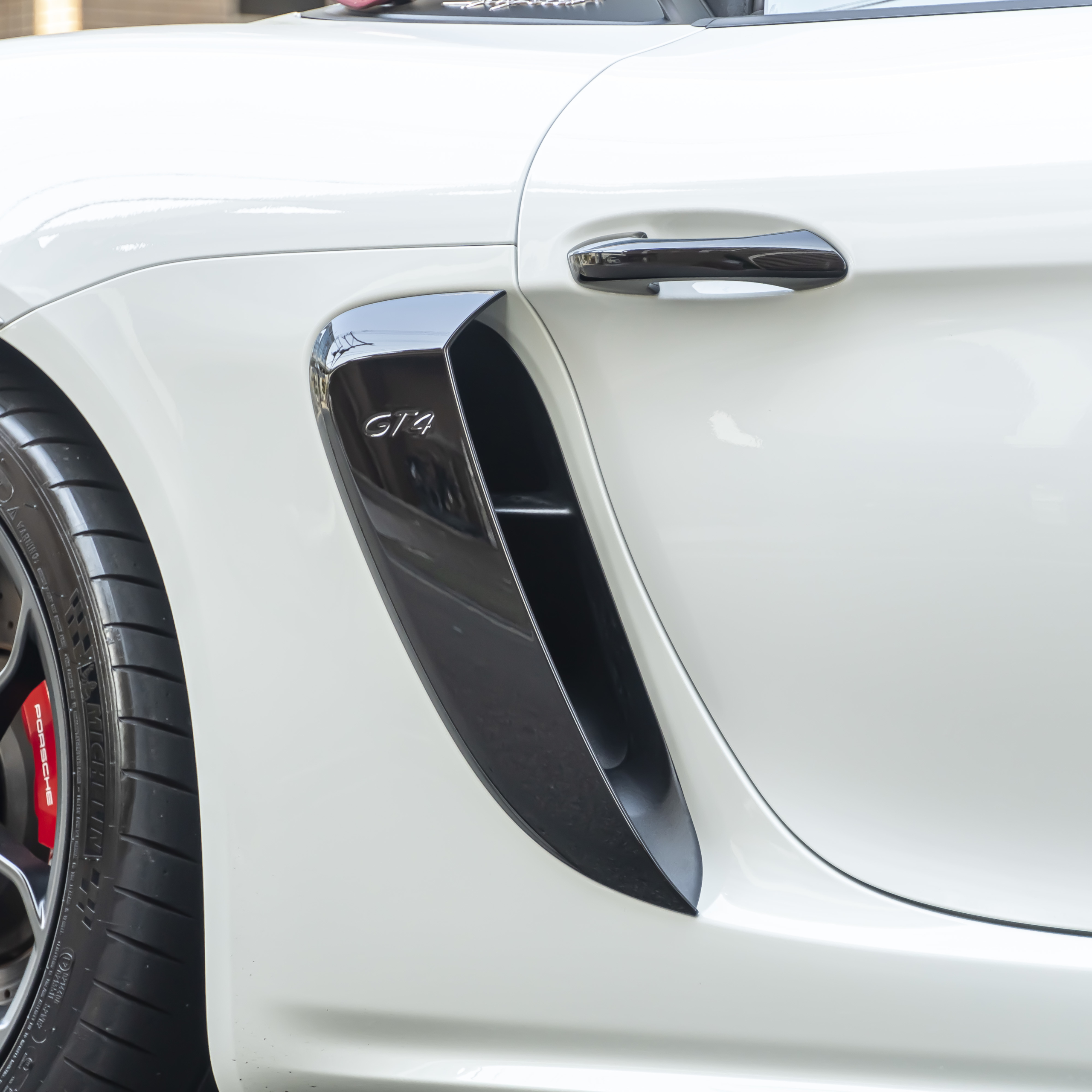 Porsche 718 Spiderをグレードアップ!! ボンド大阪
