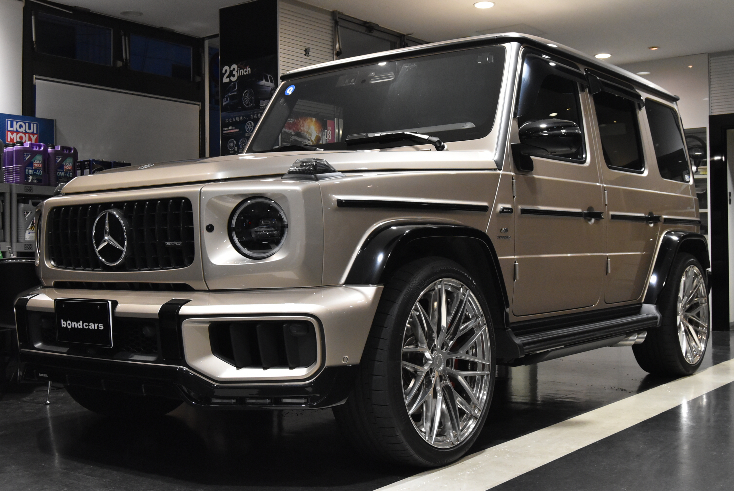W465 G63 左H  トラバーチンベージュ/プラチナホワイトナッパレザー MANUFAKTUR Program Plus AMGナイトパッケージ BC FORGED 23インチホイール BRABUSフロントリップ  各部ラッピング  IIDローダウンサス  IID電動サイドステップ レーダー＆ドライブレコーダー
