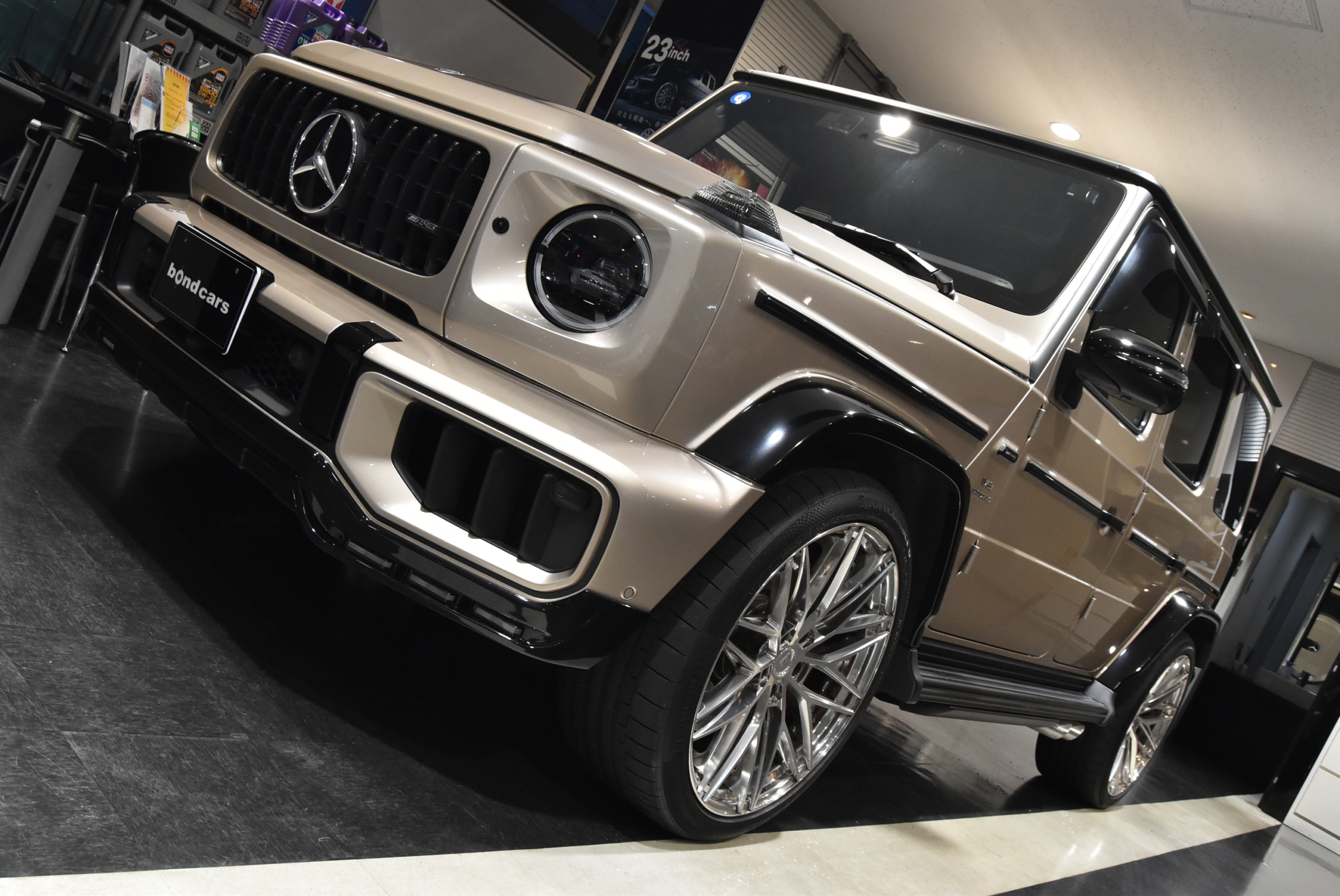 W465 G63 左H  トラバーチンベージュ/プラチナホワイトナッパレザー MANUFAKTUR Program Plus AMGナイトパッケージ BC FORGED 23インチホイール BRABUSフロントリップ  各部ラッピング  IIDローダウンサス  IID電動サイドステップ レーダー＆ドライブレコーダー