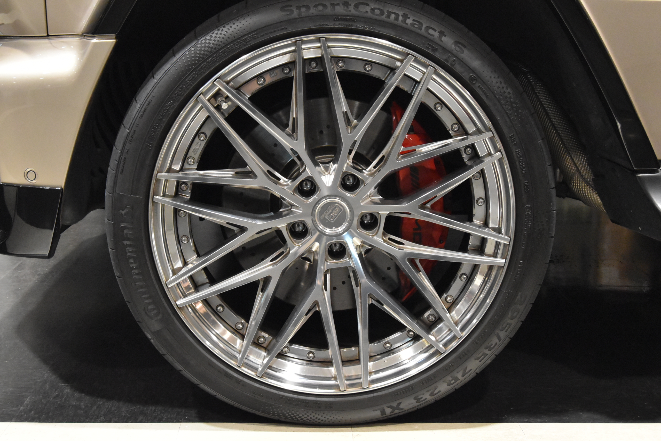 W465 G63 左H  トラバーチンベージュ/プラチナホワイトナッパレザー MANUFAKTUR Program Plus AMGナイトパッケージ BC FORGED 23インチホイール BRABUSフロントリップ  各部ラッピング  IIDローダウンサス  IID電動サイドステップ レーダー＆ドライブレコーダー