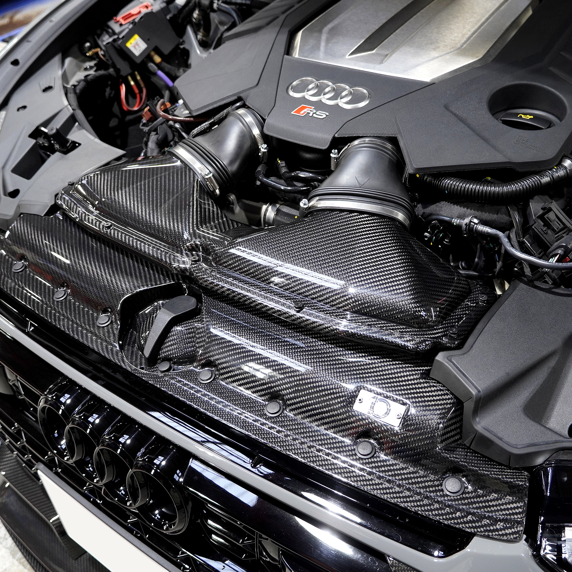 アウディ RS6 MANSORY AKRAPOVICマフラー EVENTURI AL13 カスタム bond大阪 ボンドカーズ ボンドグループ