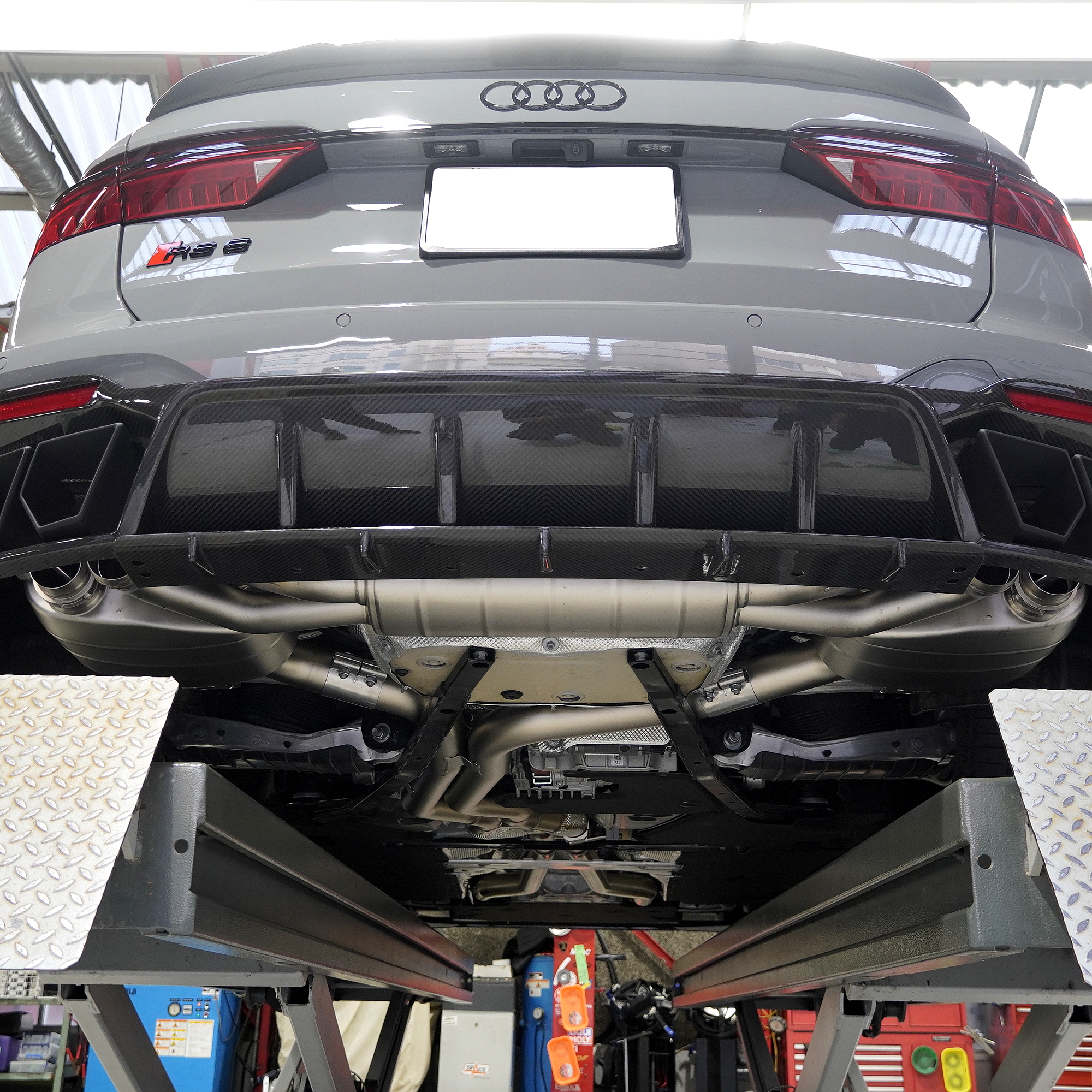 アウディ RS6 MANSORY AKRAPOVICマフラー EVENTURI AL13 カスタム bond大阪 ボンドカーズ ボンドグループ