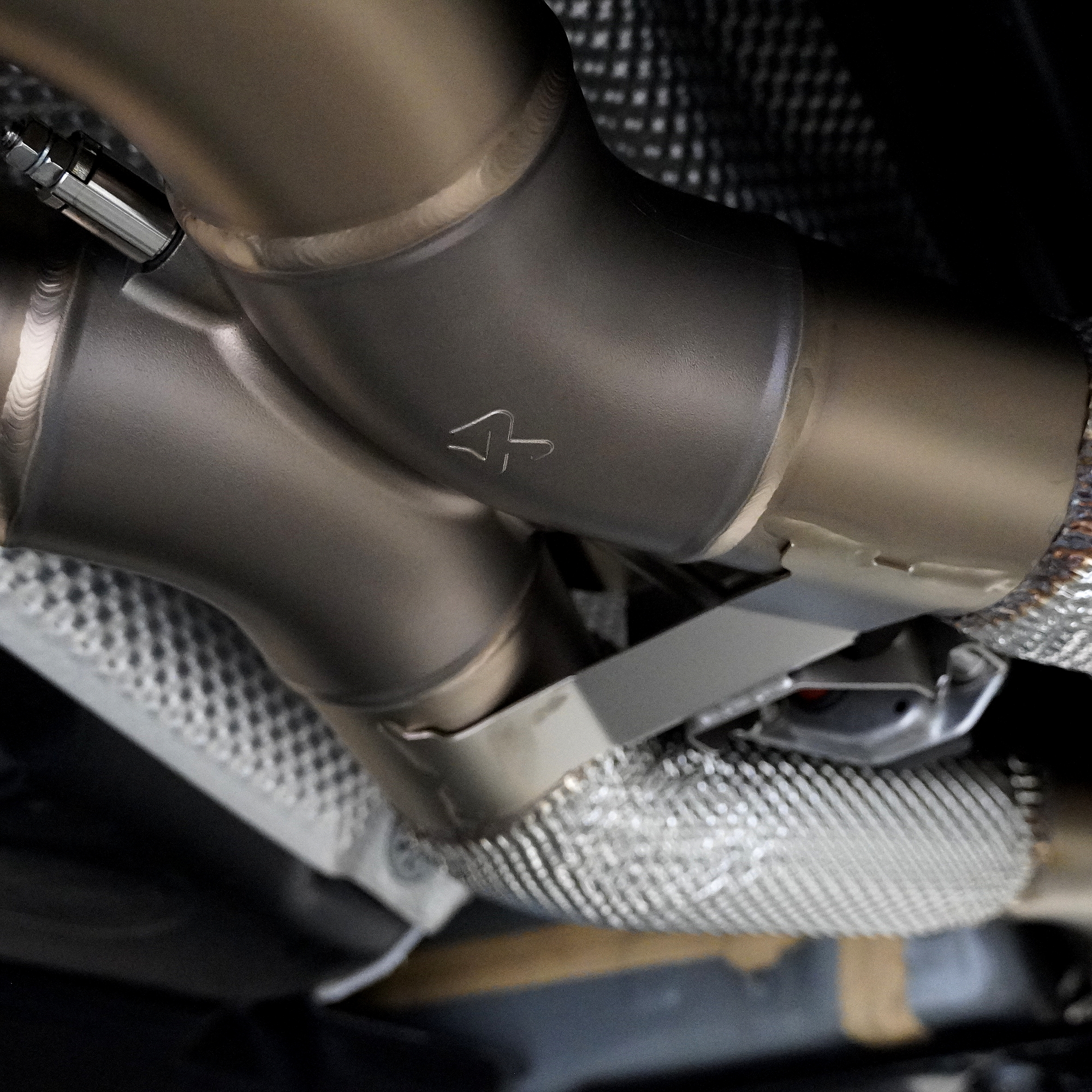 アウディ RS6 MANSORY AKRAPOVICマフラー EVENTURI AL13 カスタム bond大阪 ボンドカーズ ボンドグループ