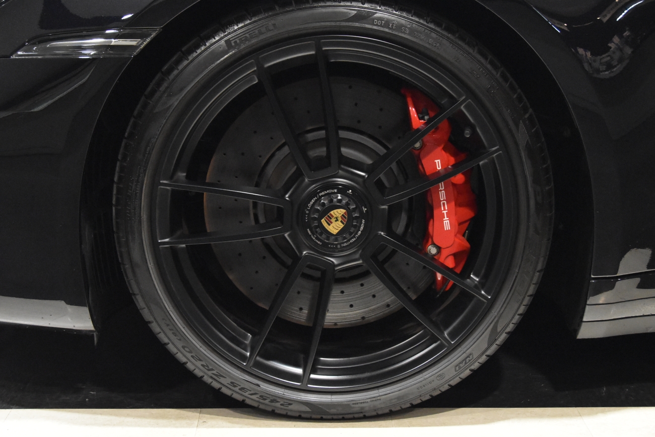 ポルシェ カレラGTS 992.1 PDK 右ハンドル ジェットブラック 白レザーシート BOSEサウンド 新着入庫車両 ボンド大阪 ボンドカーズ