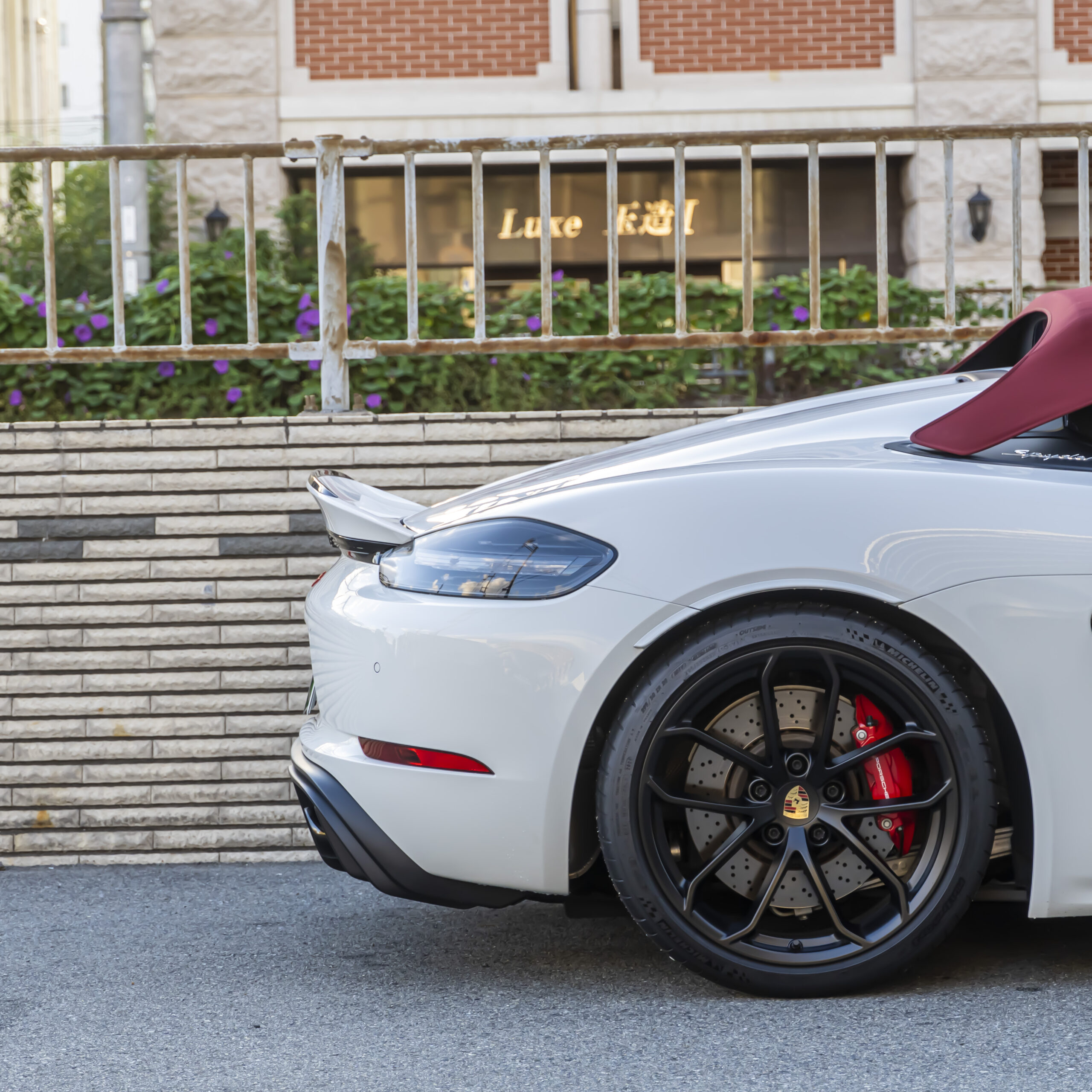 Porsche 718 Spiderにダックテール取り付け！ ボンド大阪