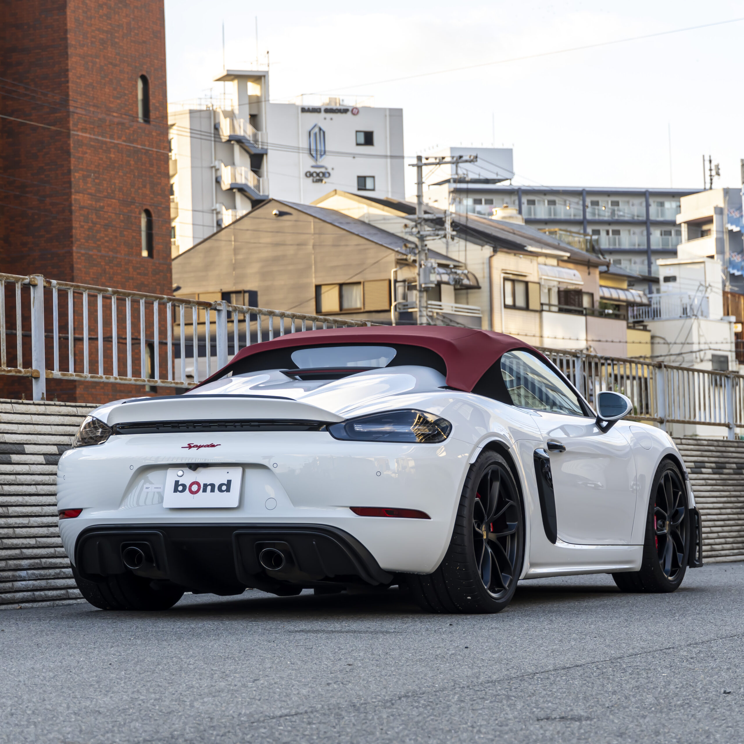 Porsche 718 Spiderにダックテール取り付け！ ボンド大阪