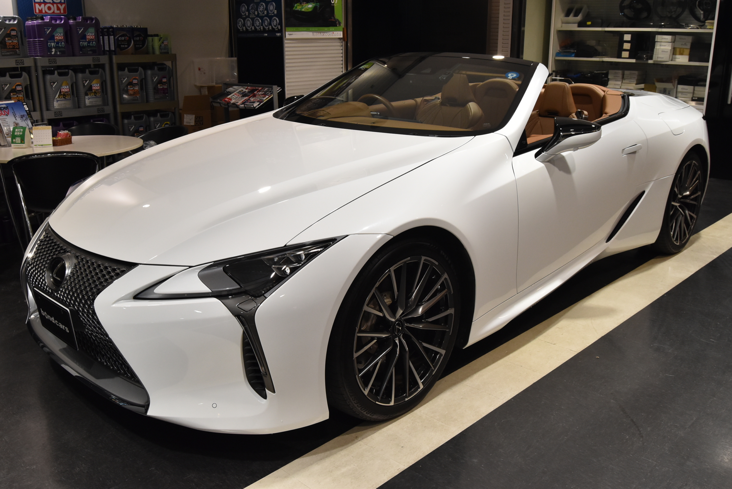 LC500コンバーチブル Pホワイト サンドベージュ幌 2023年6月改良モデル 鍛造21インチアルミホイール マークレビンソン 12.3インチディスプレイオーディオ