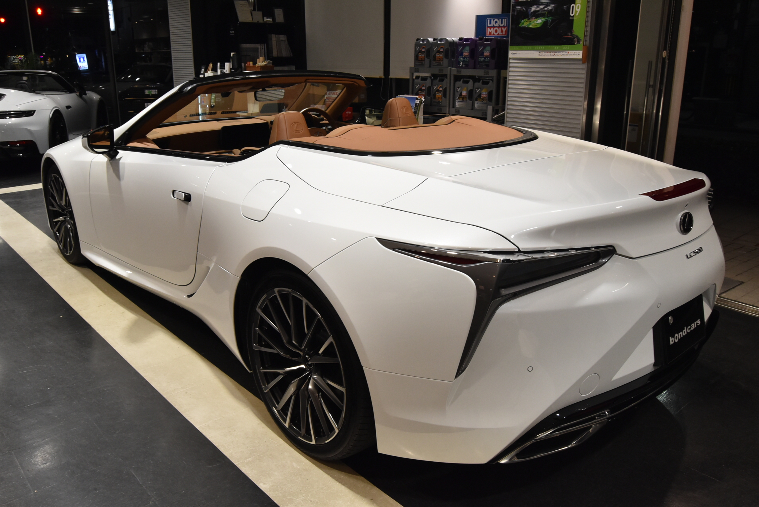 LC500コンバーチブル Pホワイト サンドベージュ幌 2023年6月改良モデル 鍛造21インチアルミホイール マークレビンソン 12.3インチディスプレイオーディオ