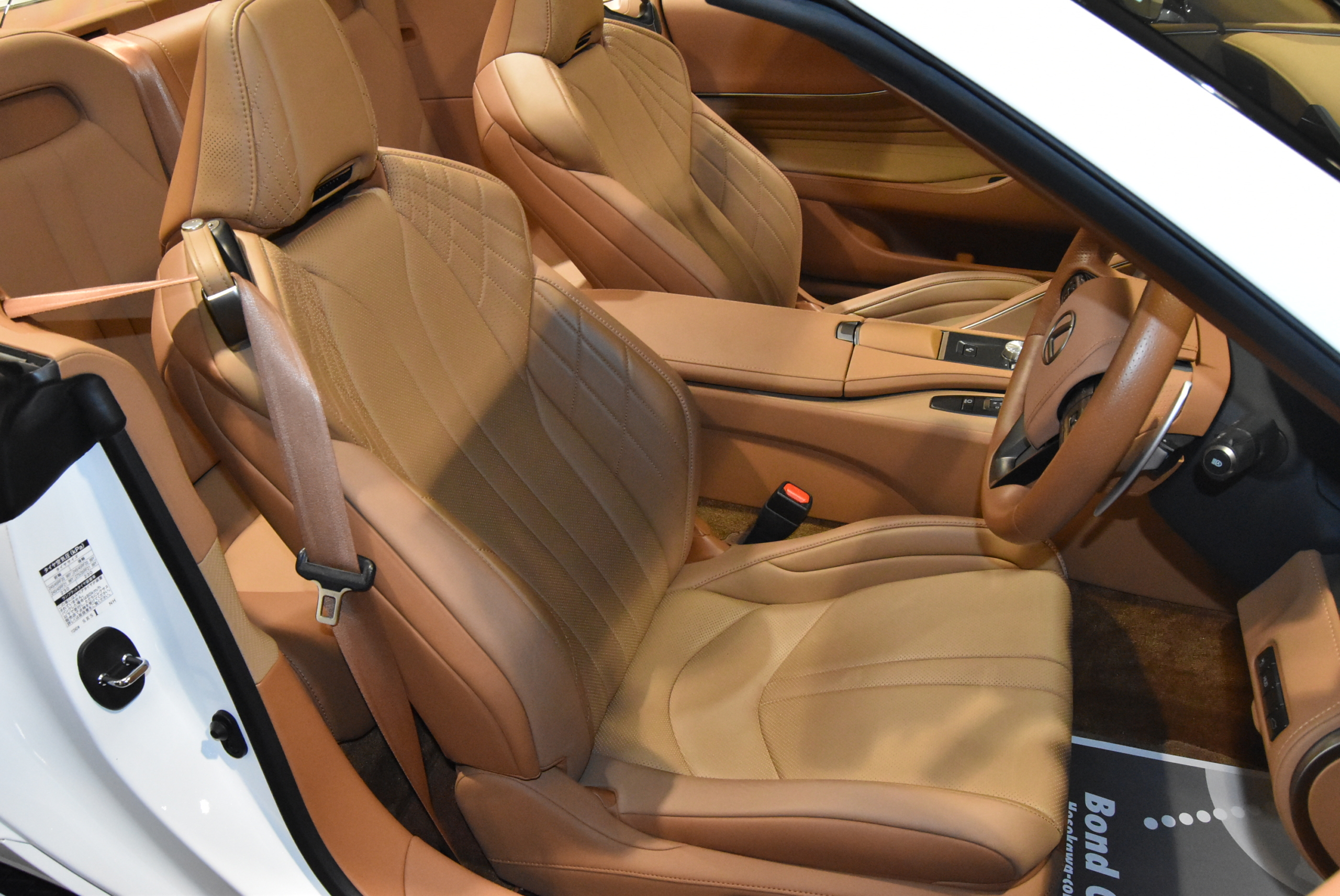 LC500コンバーチブル Pホワイト サンドベージュ幌 2023年6月改良モデル 鍛造21インチアルミホイール マークレビンソン 12.3インチディスプレイオーディオ