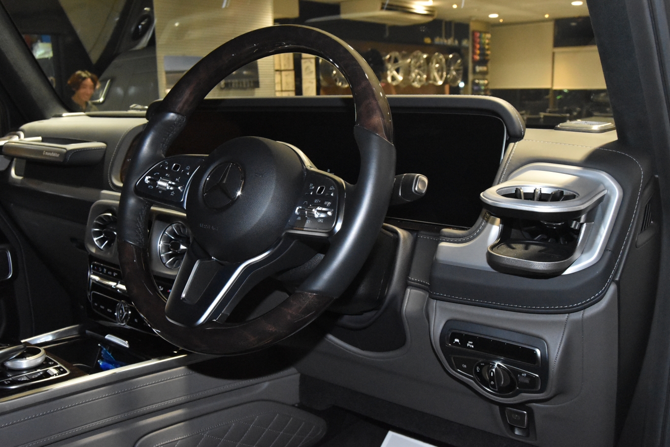 Mベンツ　G400d　MANUFAKTUR Edition　ナイトパッケージ　右ハンドル　ボンド大阪　ボンドカーズ