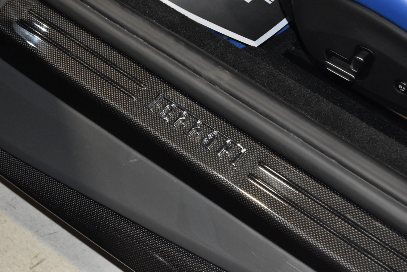 フェラーリ ポルトフィーノM グリジオテレス 左ハンドル 低走行 V8ターボ ブルー内装 新着入庫車両 ボンド大阪 ボンドカーズ