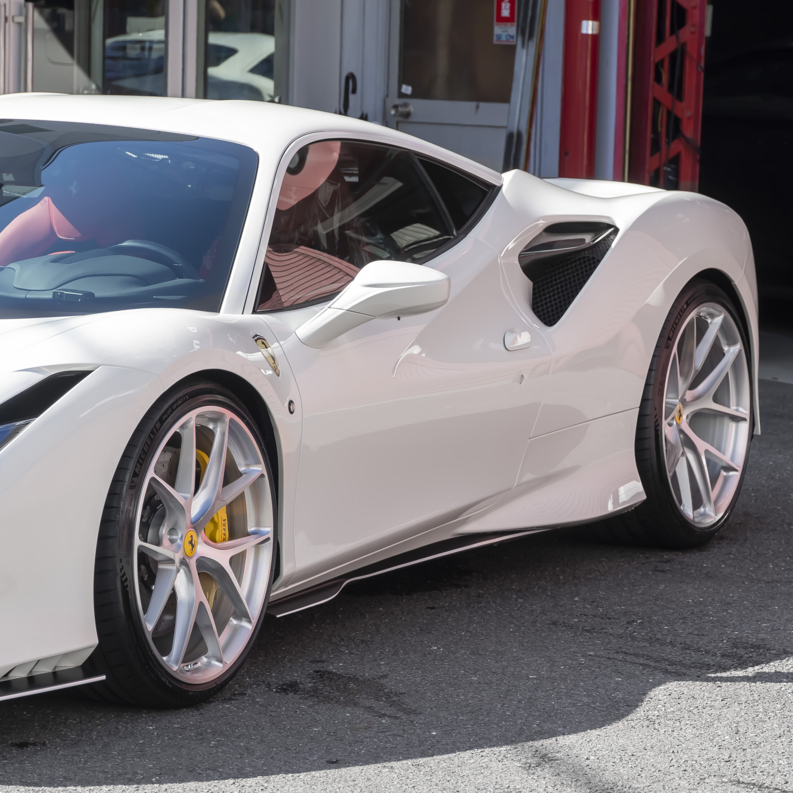 Ferrari F8 Tributo×HRE P101装着！ ボンド大阪