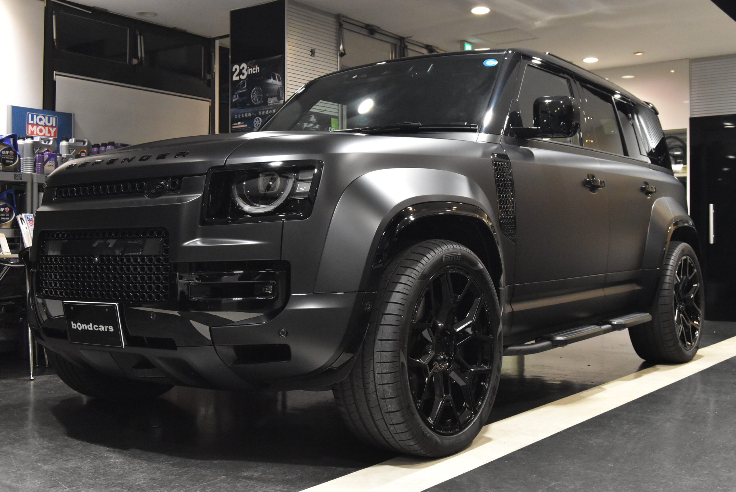 ディフェンダーOCTA BLACK URBAN22インチAW・ルーフスポイラー・背面タイヤカバー