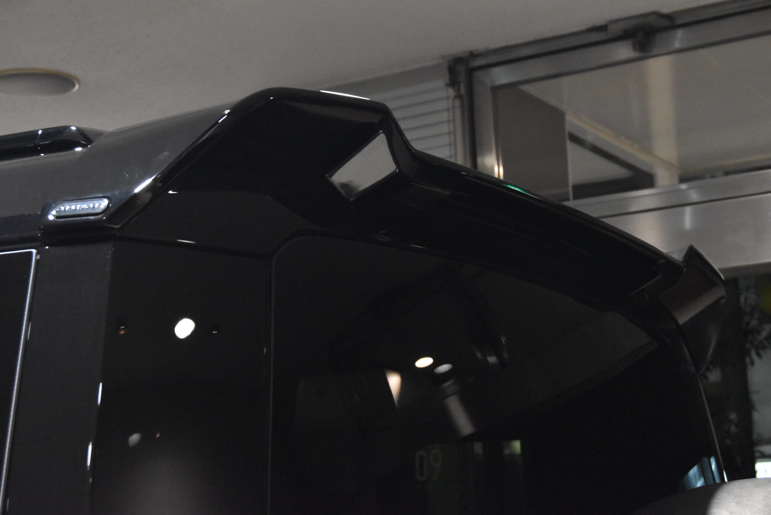 ディフェンダーOCTA BLACK URBAN22インチAW・ルーフスポイラー・背面タイヤカバー