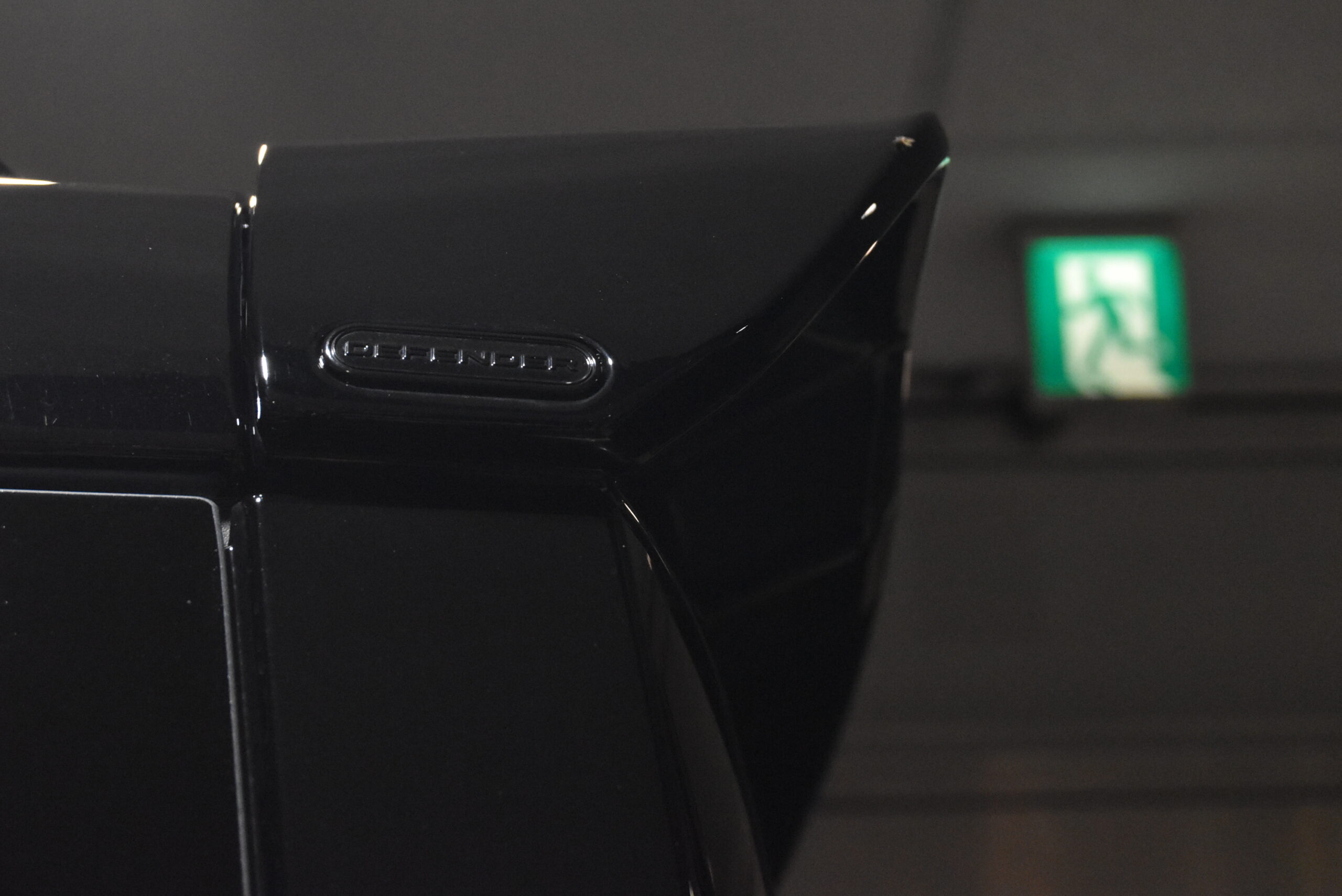 ディフェンダーOCTA BLACK URBAN22インチAW・ルーフスポイラー・背面タイヤカバー