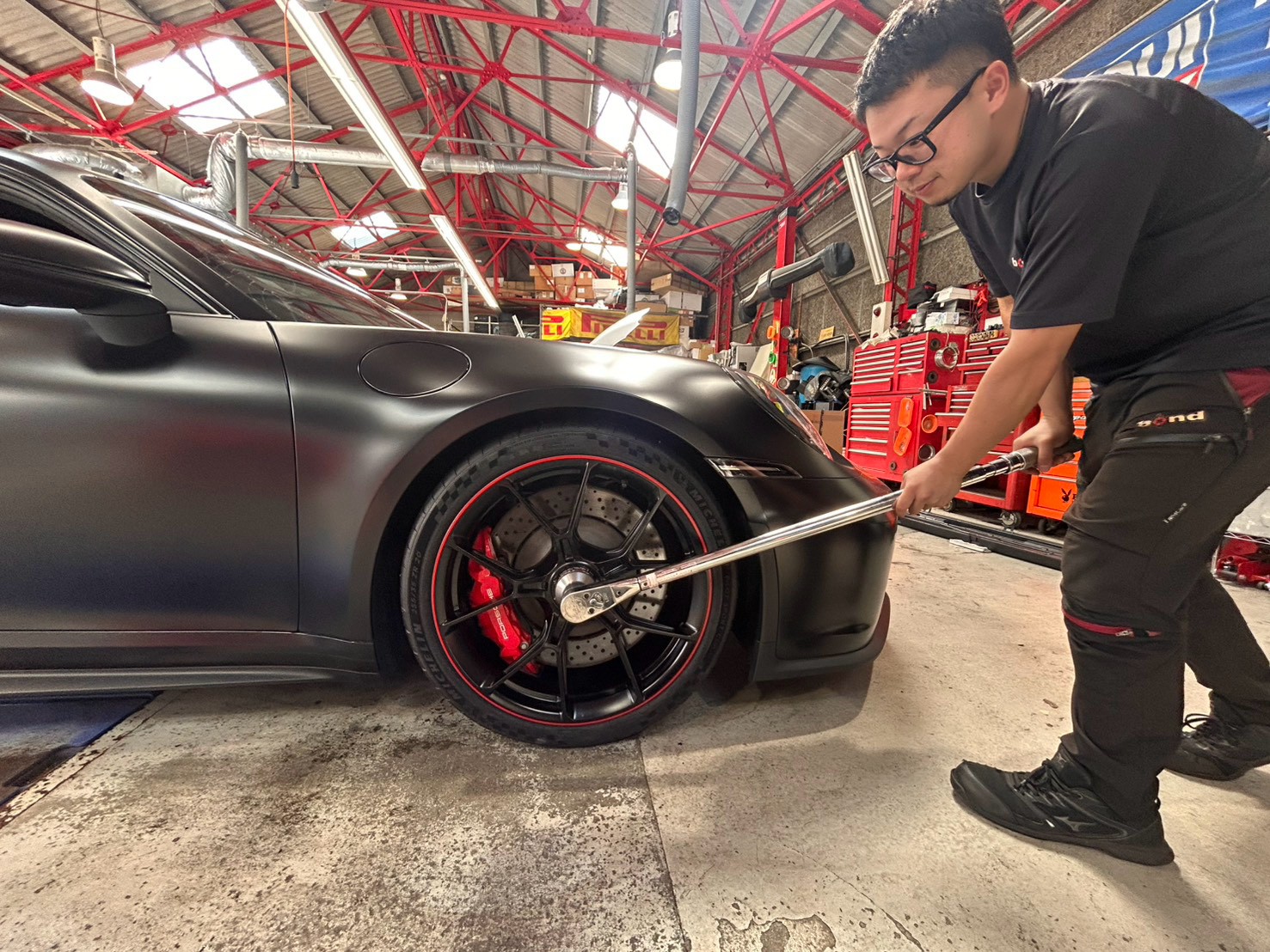 ポルシェ　992　GT3　センターロック　ミシュラン　タイヤ交換