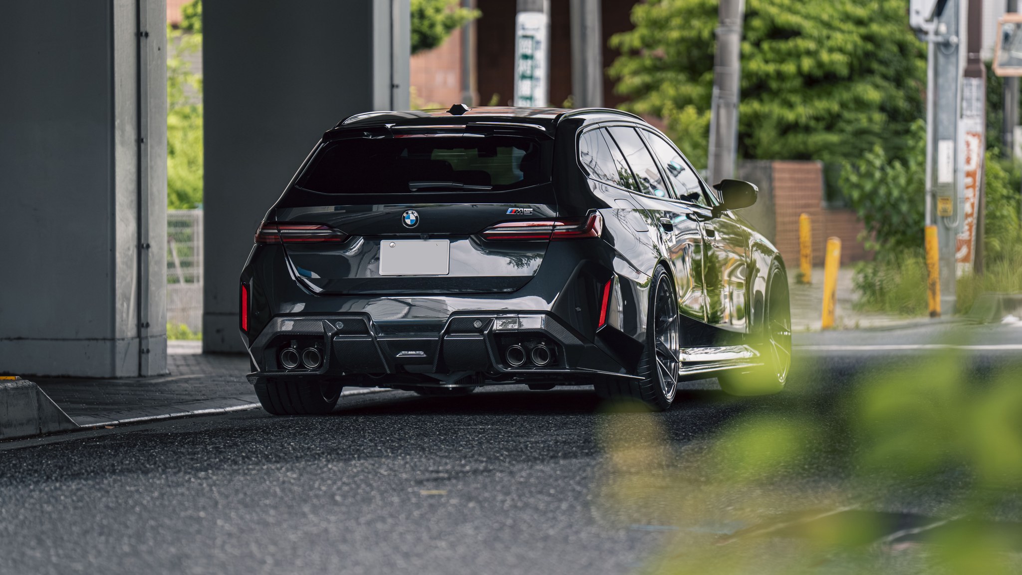 BMW M5 Touring リア 3/4
