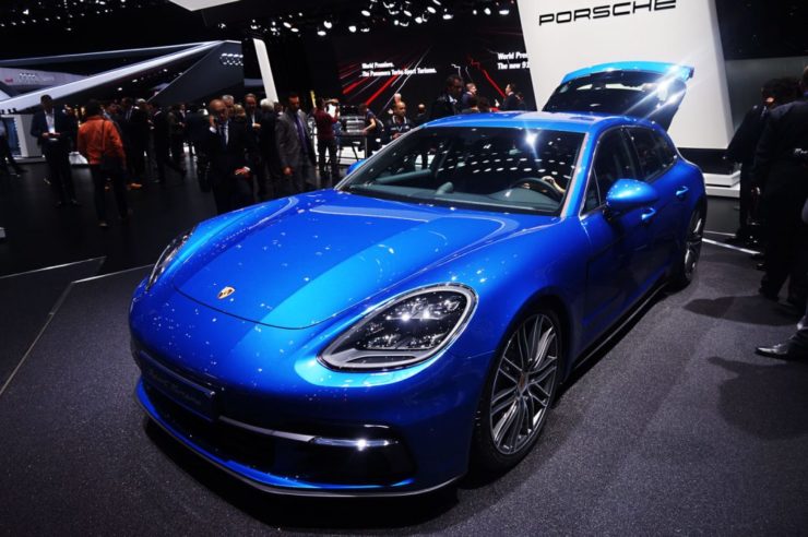 ポルシェ　パナメーラ　新型パナメーラ　スーパーツーリスモ　ロワリング