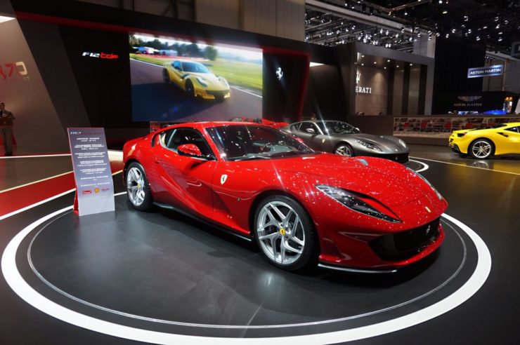 フェラーリ　812　スーパーファスト　F12　