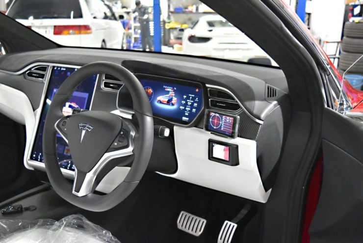 テスラ　レーダー探知機　自動運転　モデルX　エンブレムペイント